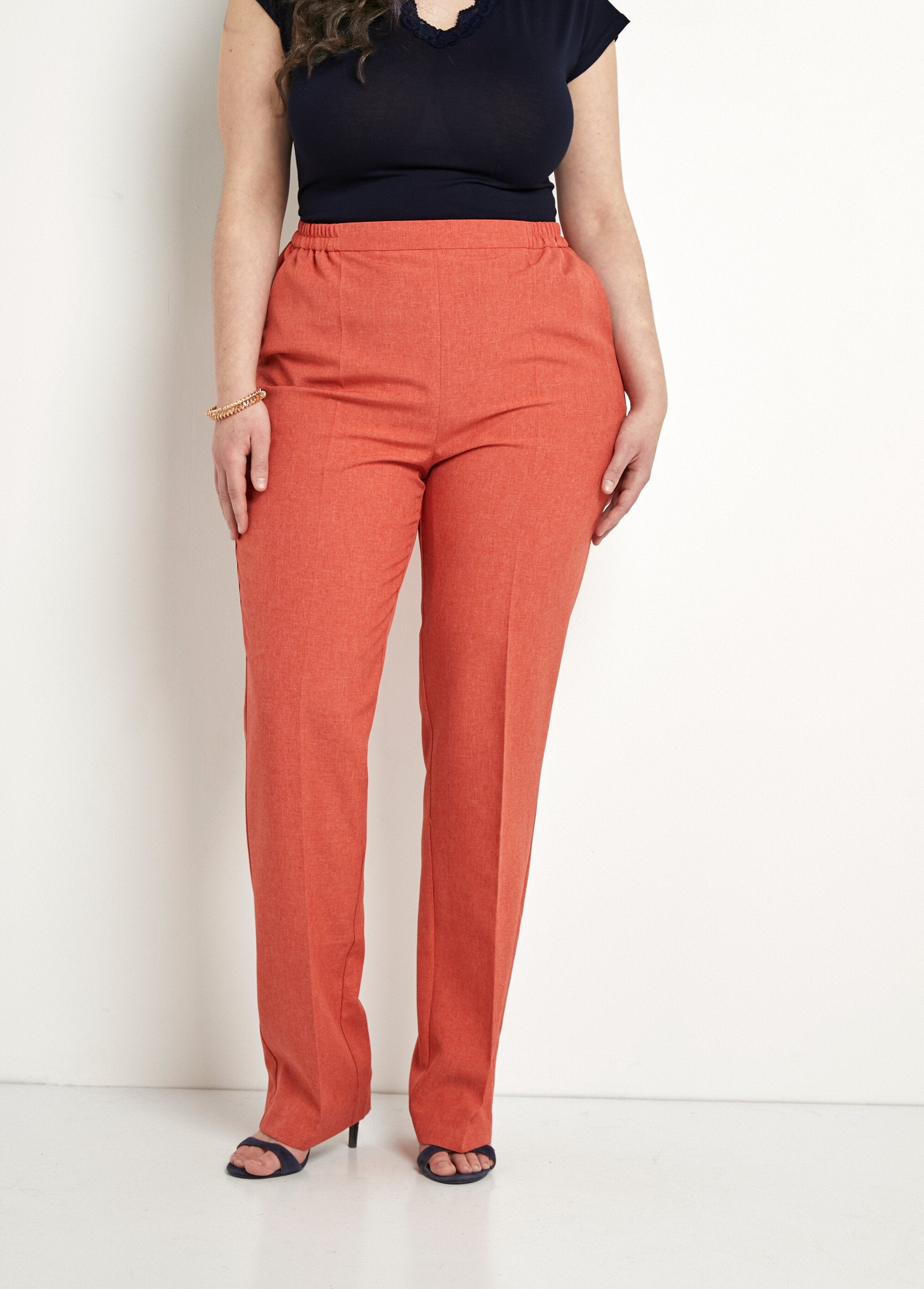 Rechte_broek_met_semi-elastische_tailleband_Brique_FA1_curvy