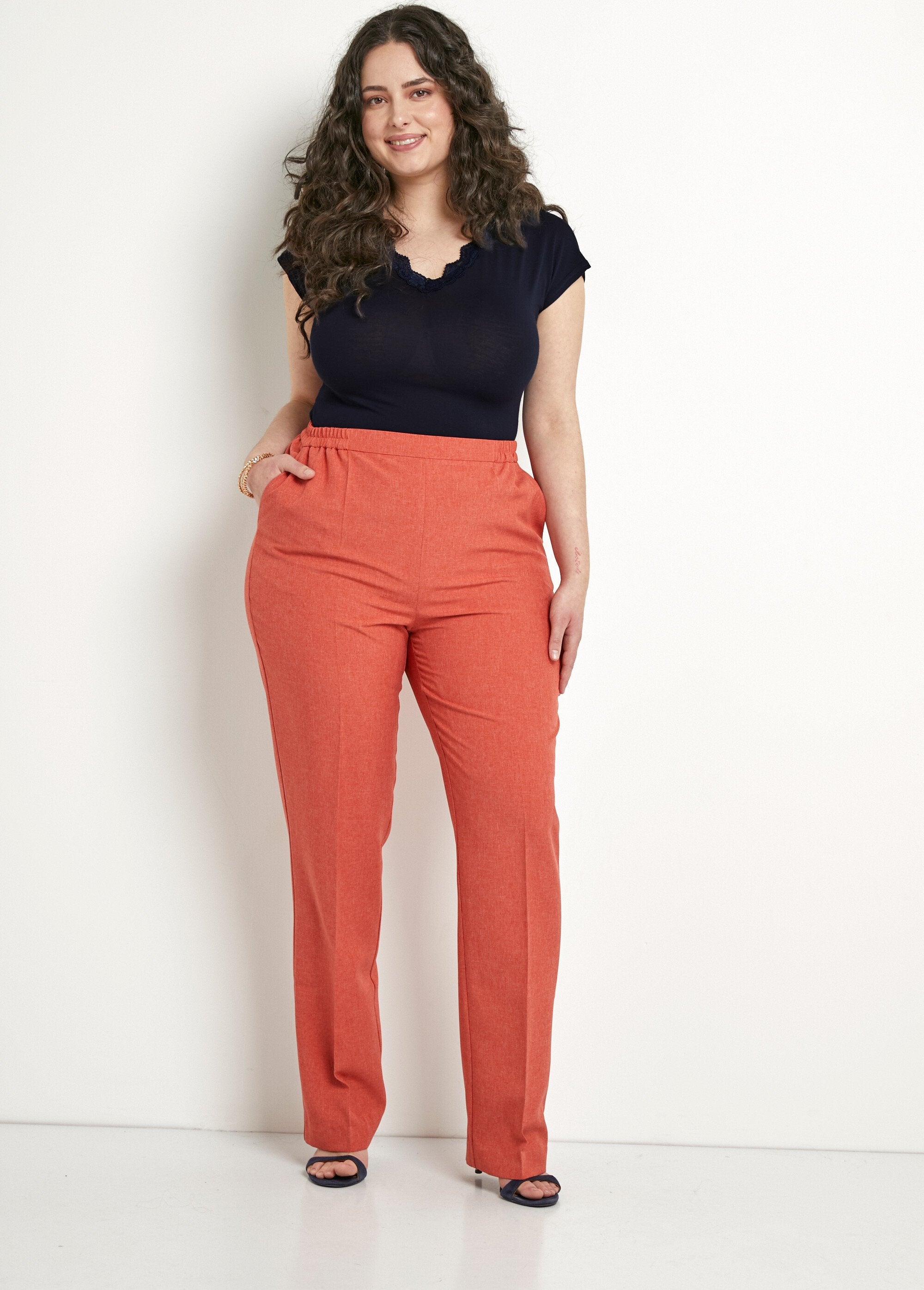 Rechte_broek_met_semi-elastische_tailleband_Brique_SF1_curvy
