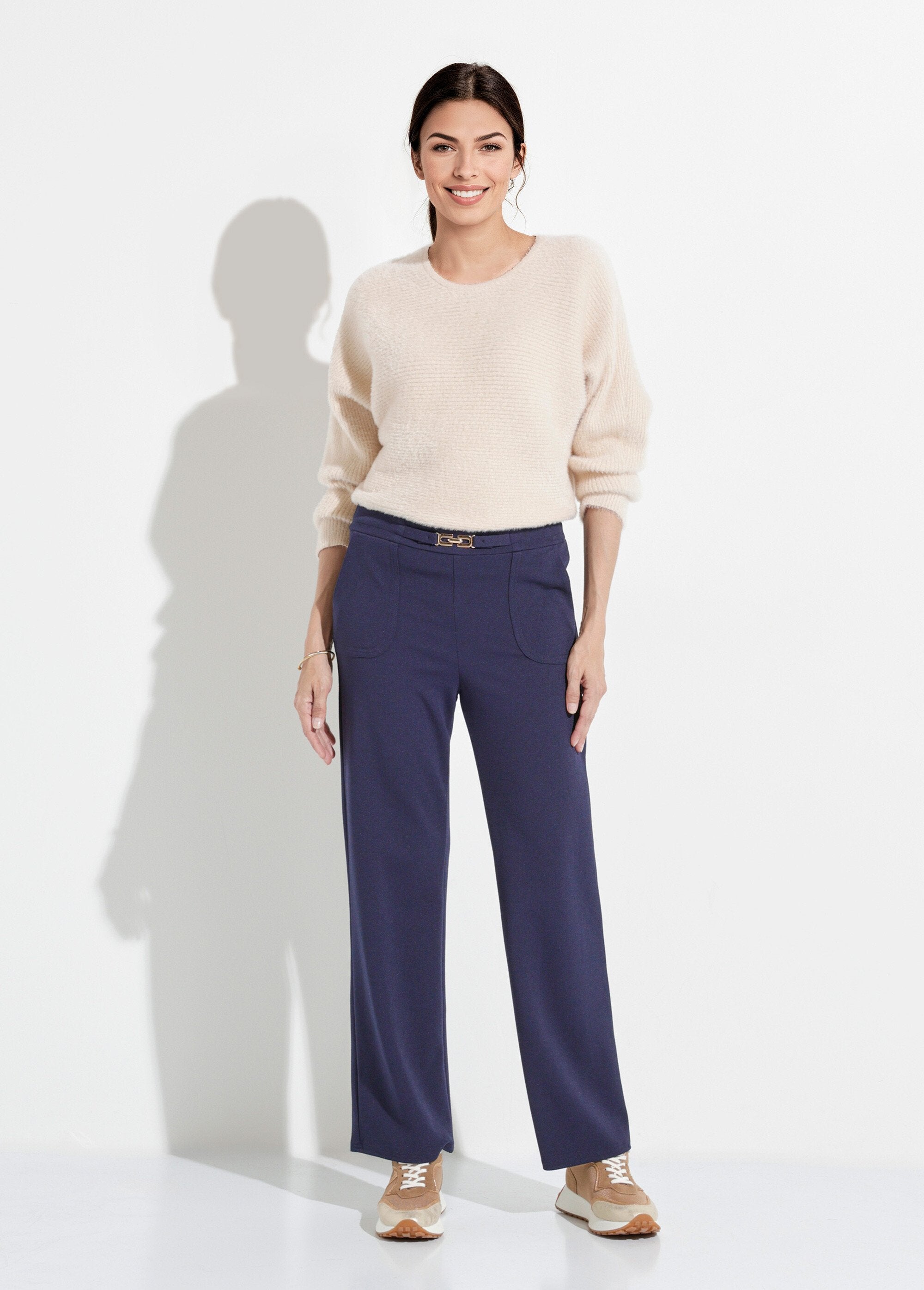 Rechte_broek_met_elastische_tailleband_en_sierriem_Marine_SF1_slim