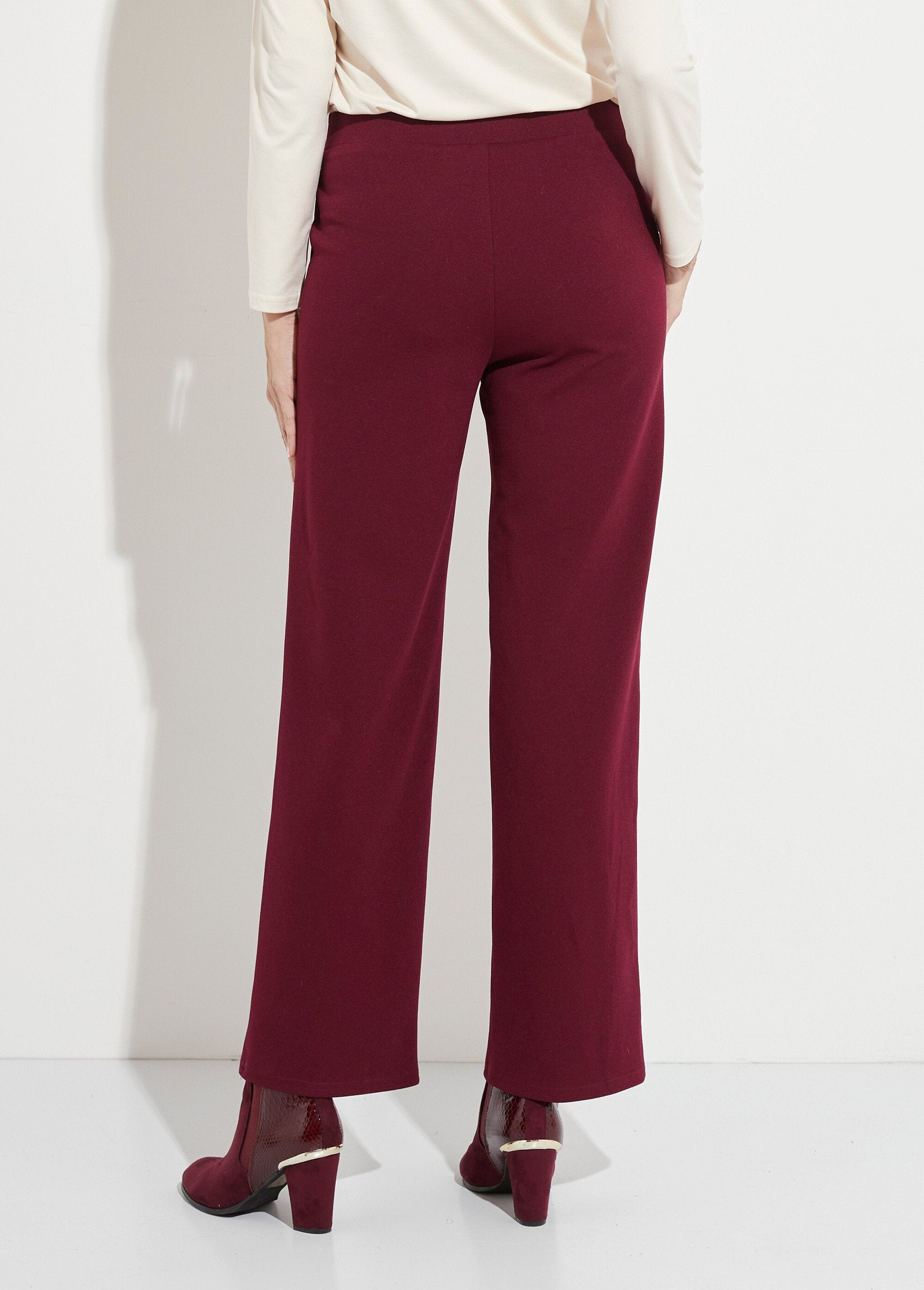 Rechte_broek_met_elastische_tailleband_en_sierriem_Bordeaux_DO1_slim