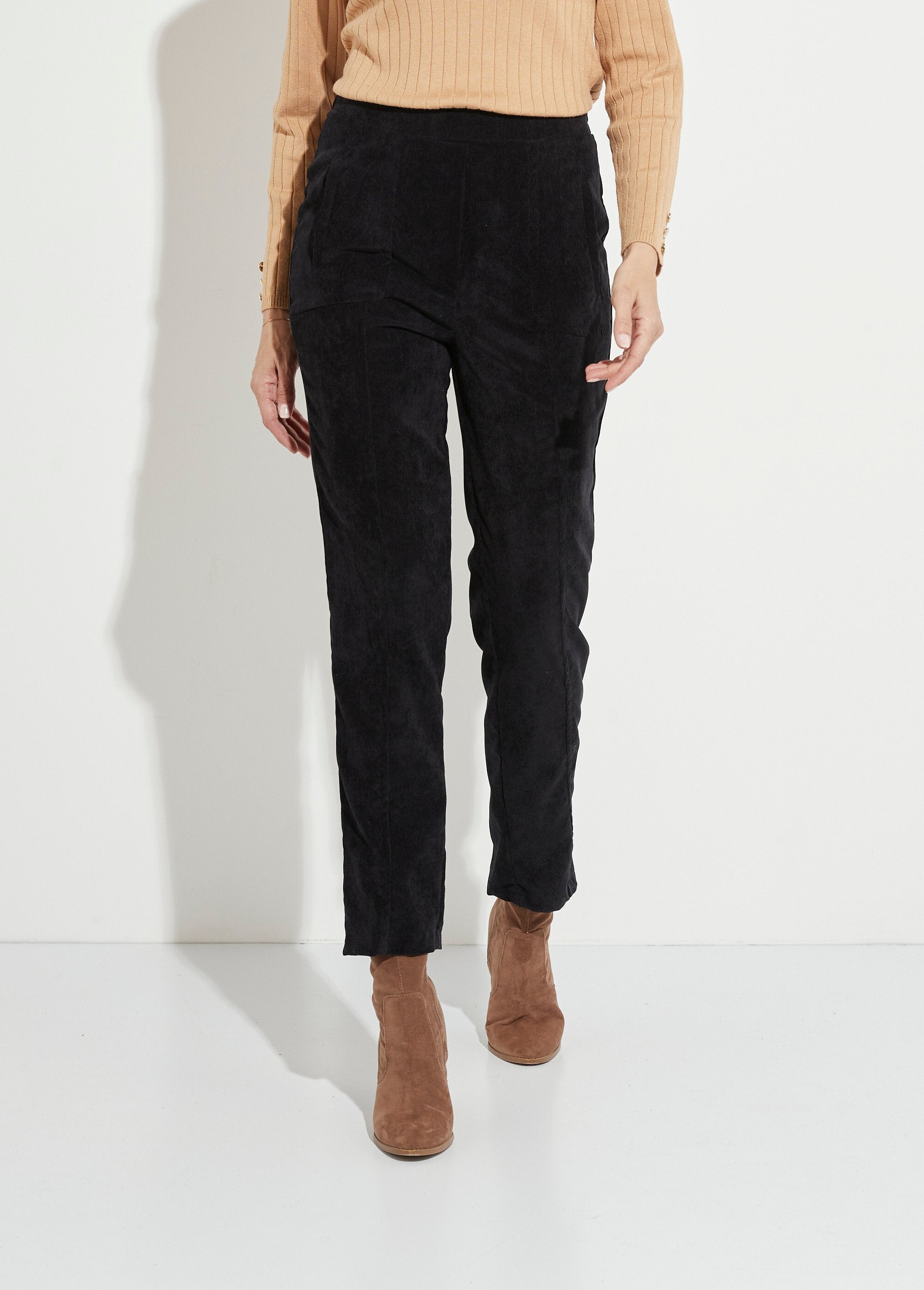 Rechte_broek_met_elastische_tailleband_in_milleraies_fluweel_ZWART_FA1_slim