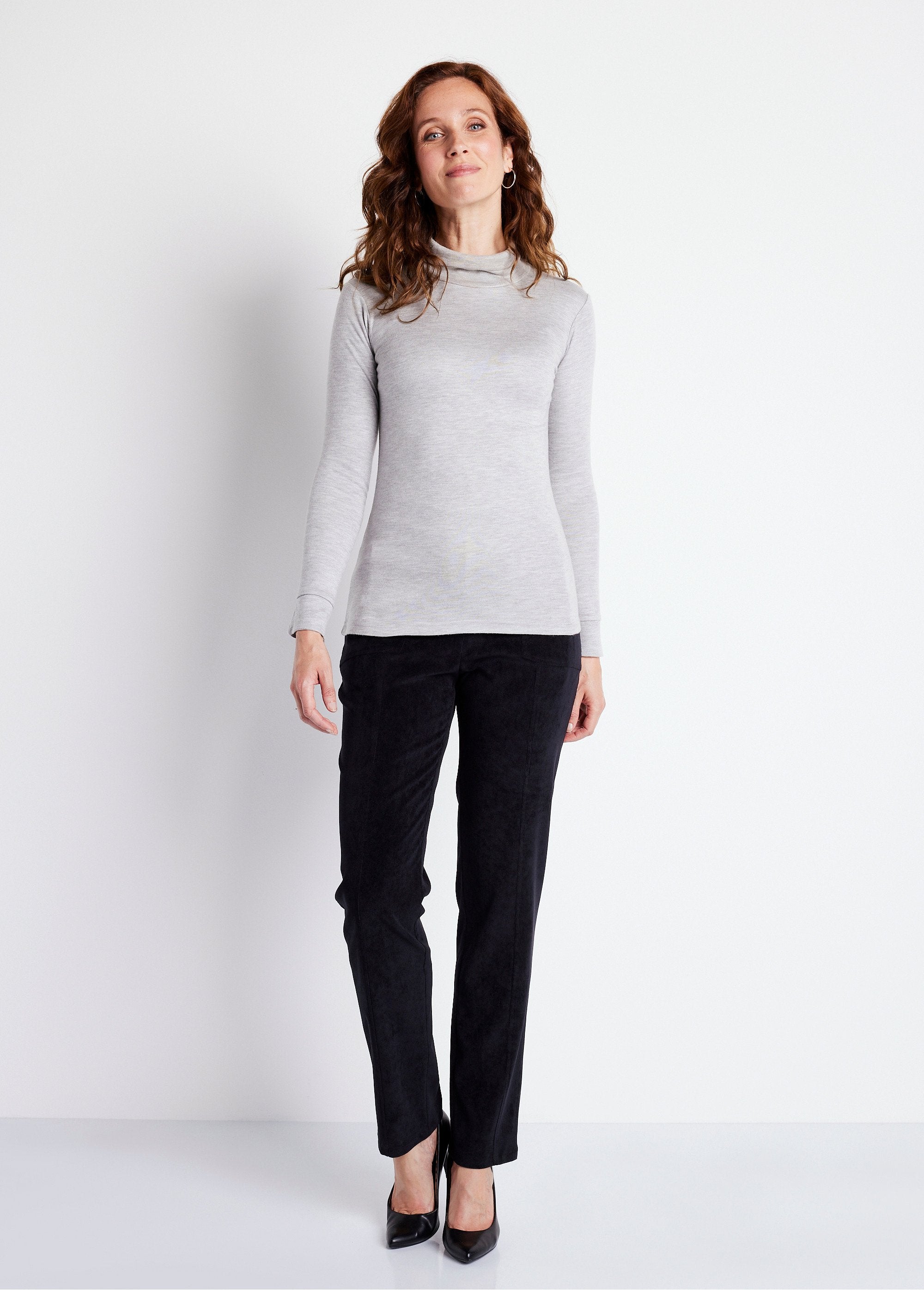 Rechte_broek_met_elastische_tailleband_in_milleraies_fluweel_ZWART_SF1_slim