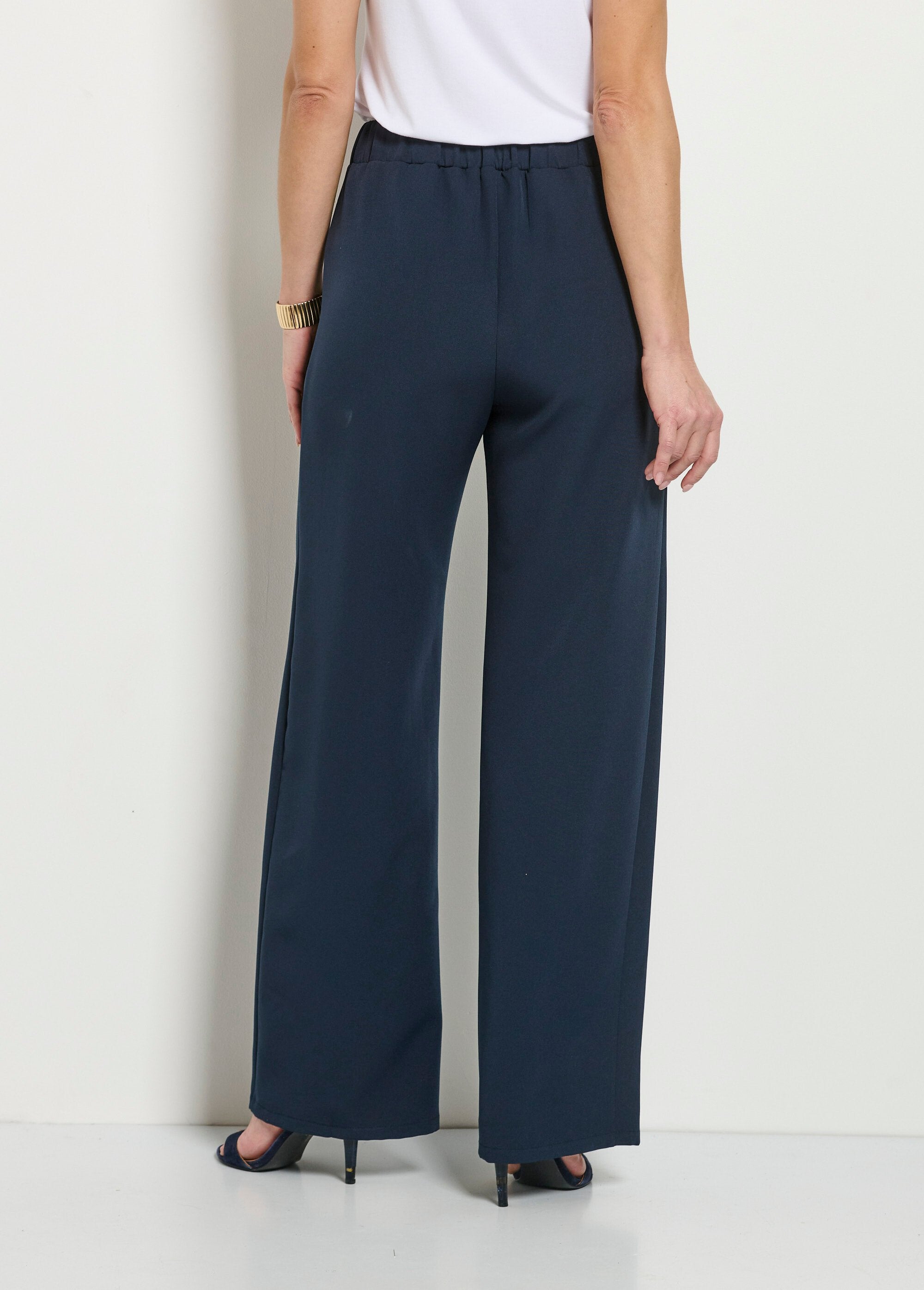 Broek_met_brugeffect_en_elastische_tailleband_achter_Marine_DO1_slim