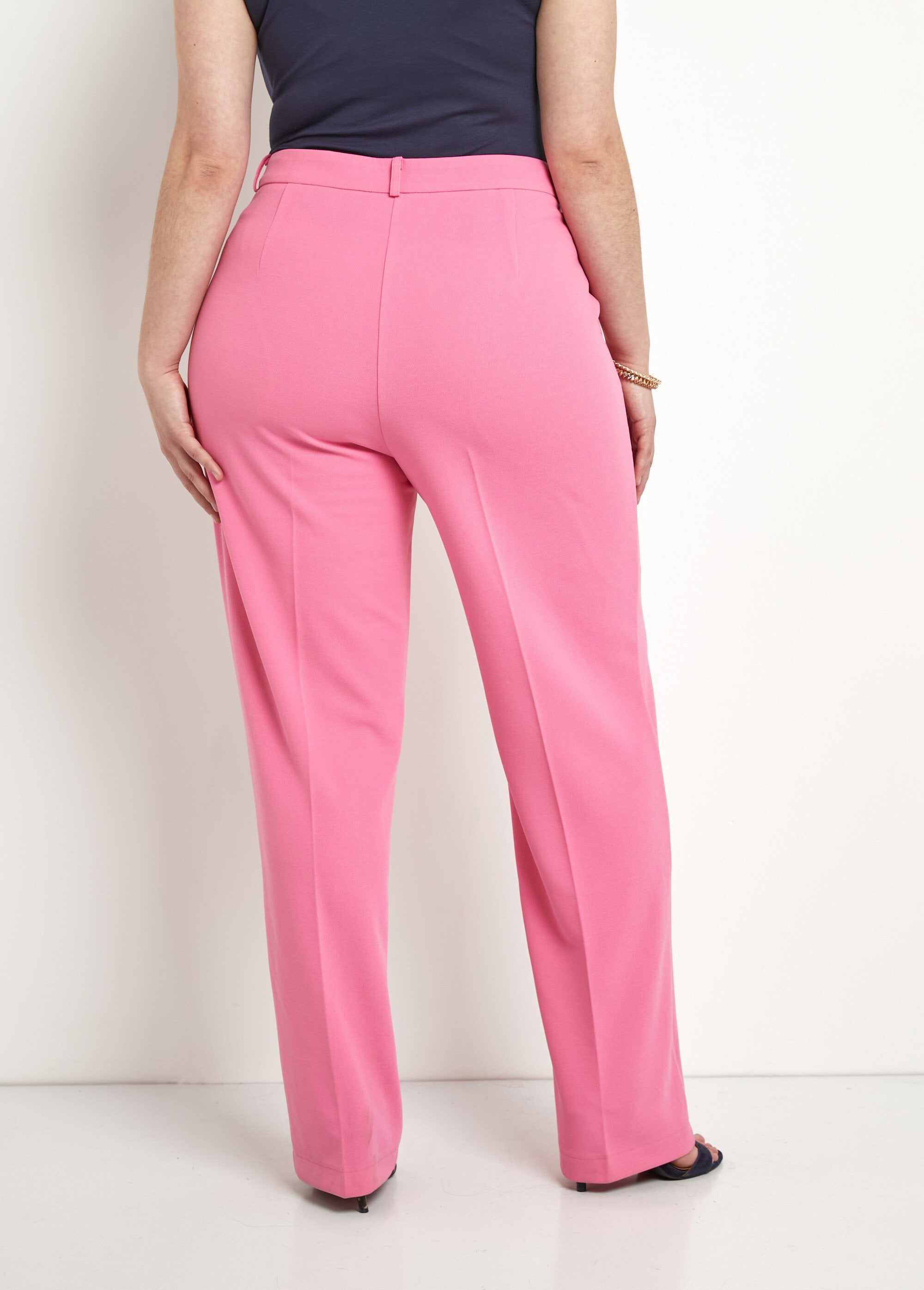 Vloeiende_broek_met_wijde_pijpen_Rose_DO1_curvy