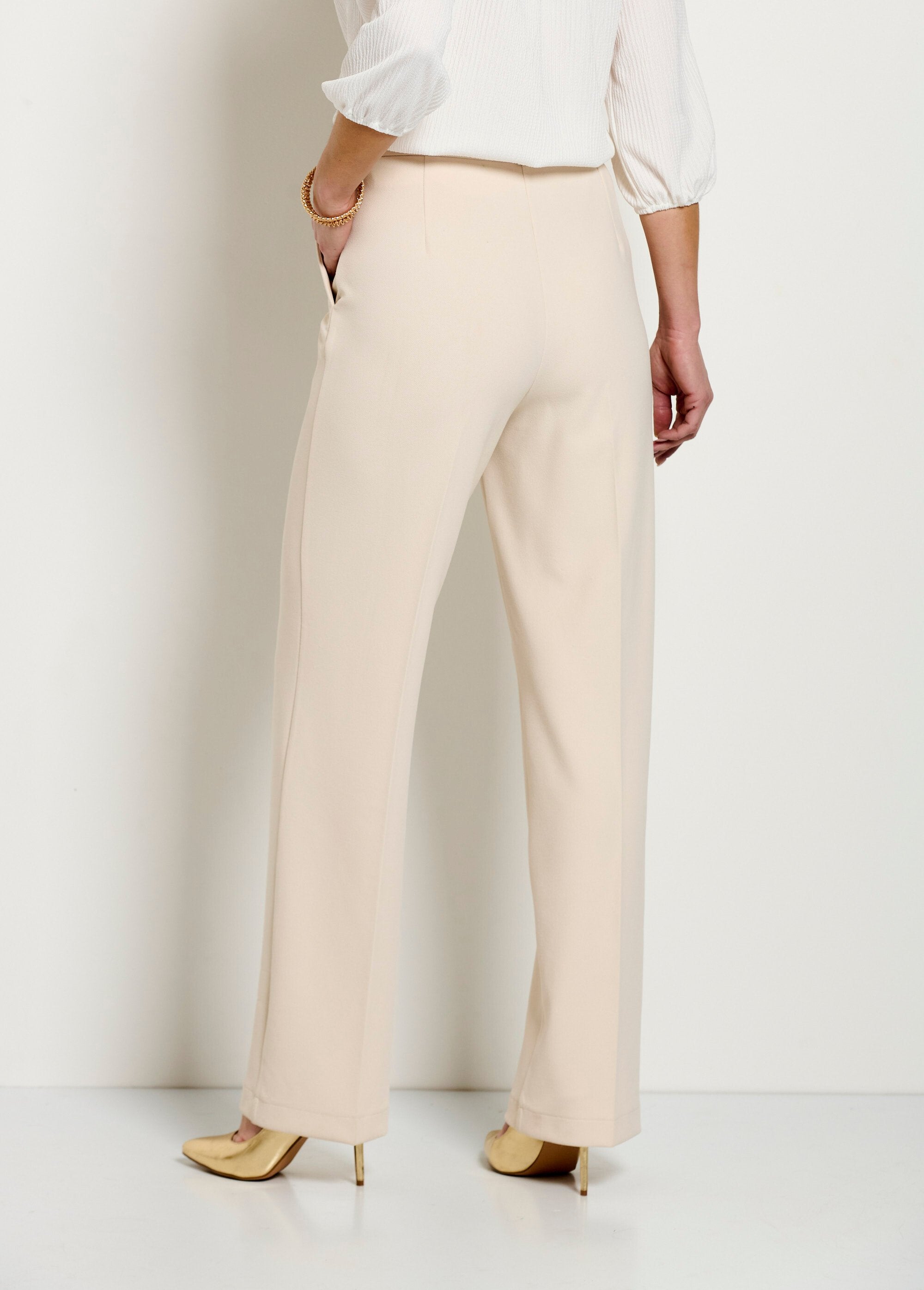 Vloeiende_broek_met_wijde_pijpen_Beige_DO1_slim