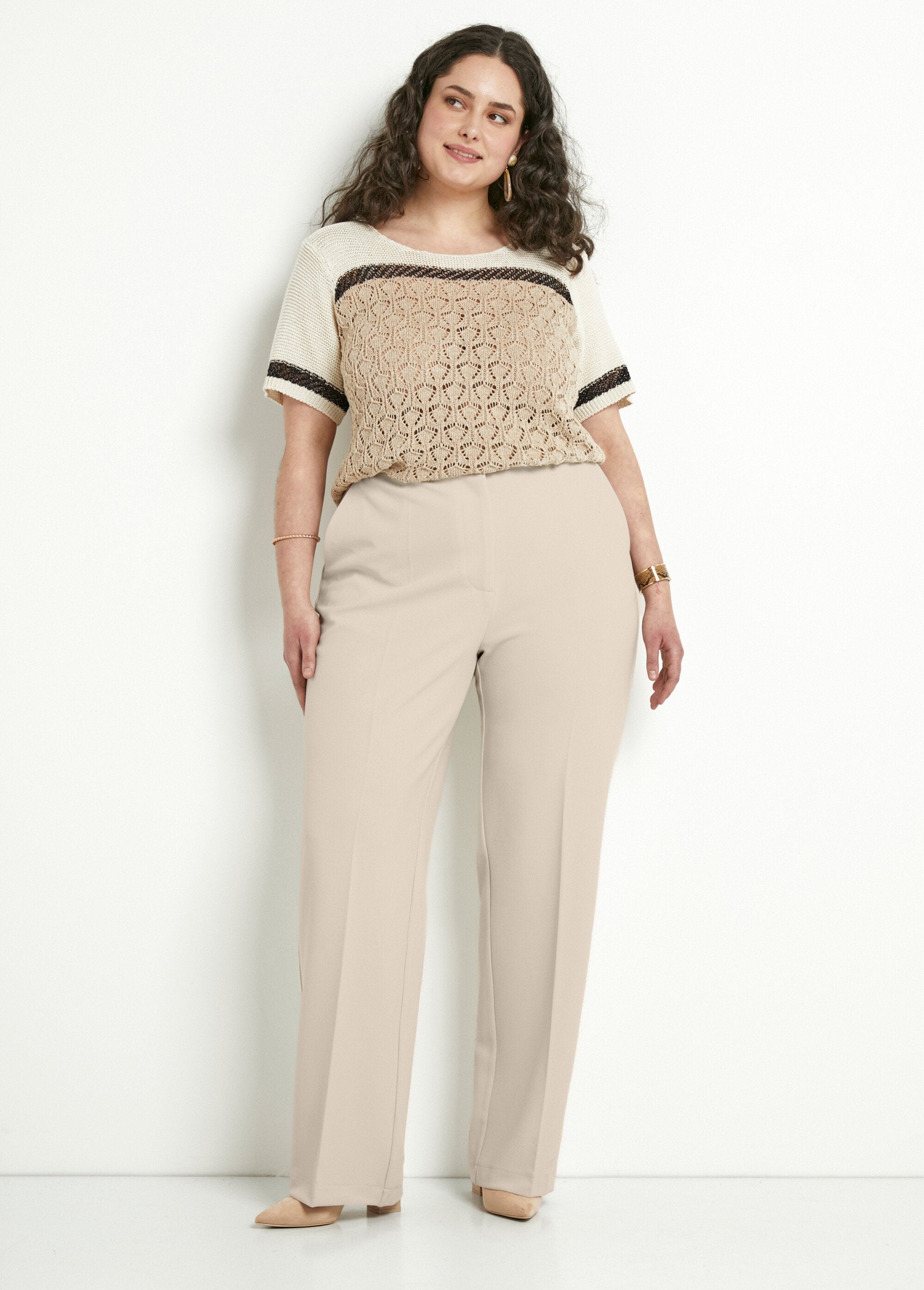 Vloeiende_broek_met_wijde_pijpen_Beige_SF1_curvy