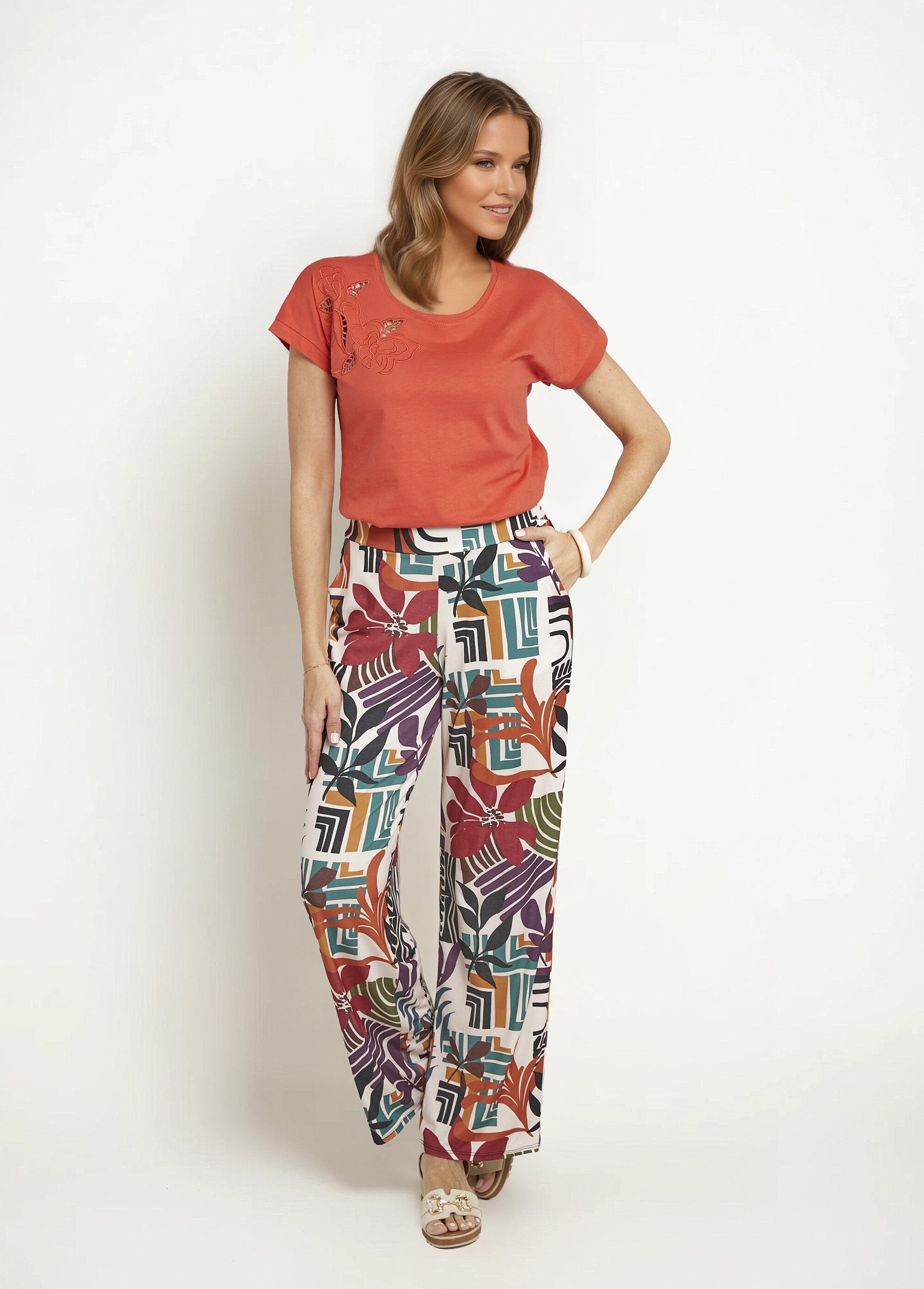 Soepele_stretchbroek_met_bloemmotief_Beige_imprime_SF1_slim