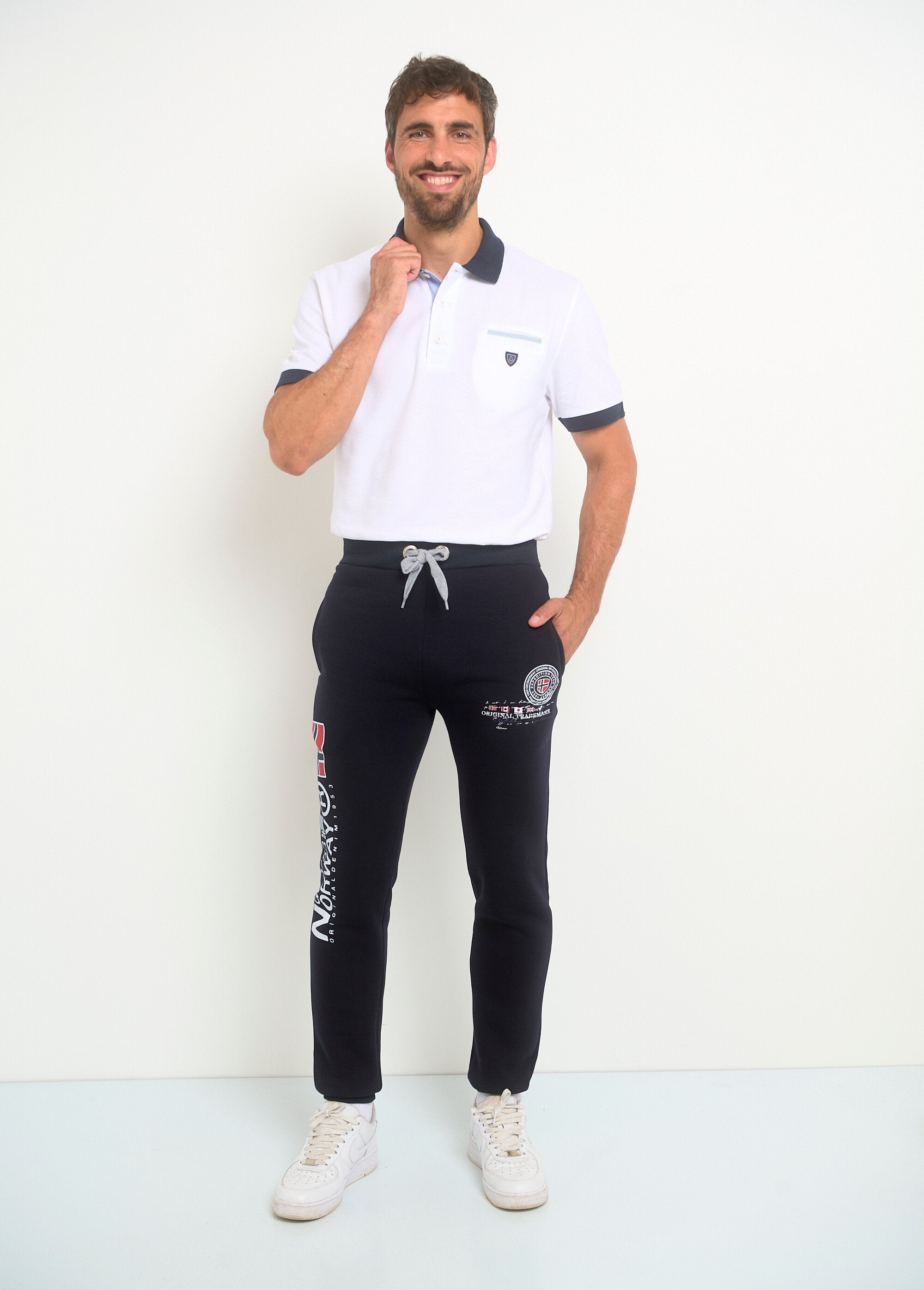 Joggingbroek_met_strakke_pijpen_en_broekspijpen_Marine_SF1_slim