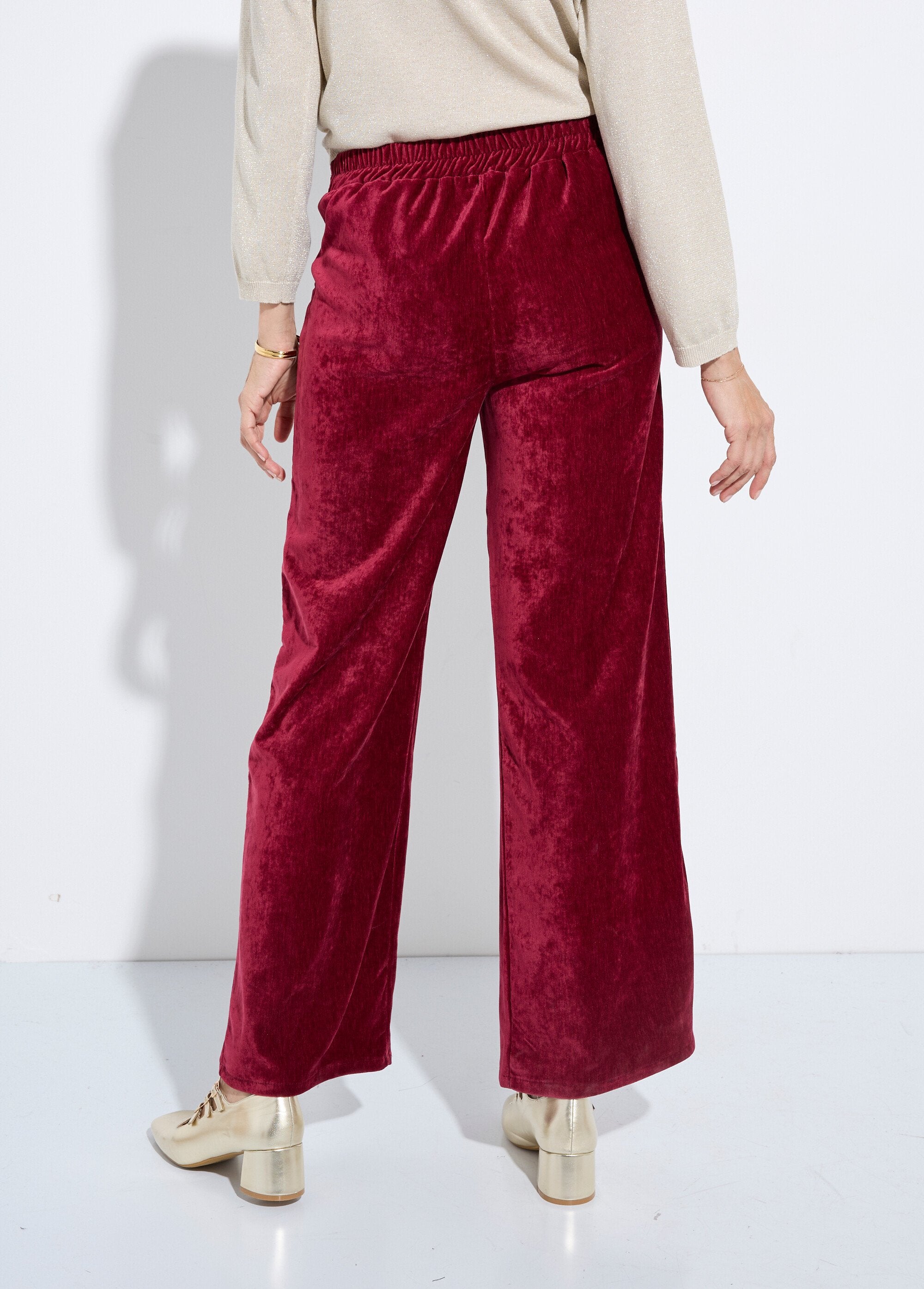 Broek_van_corduroy_met_wijde_pijpen_en_elastiek_Bordeaux_DO1_slim