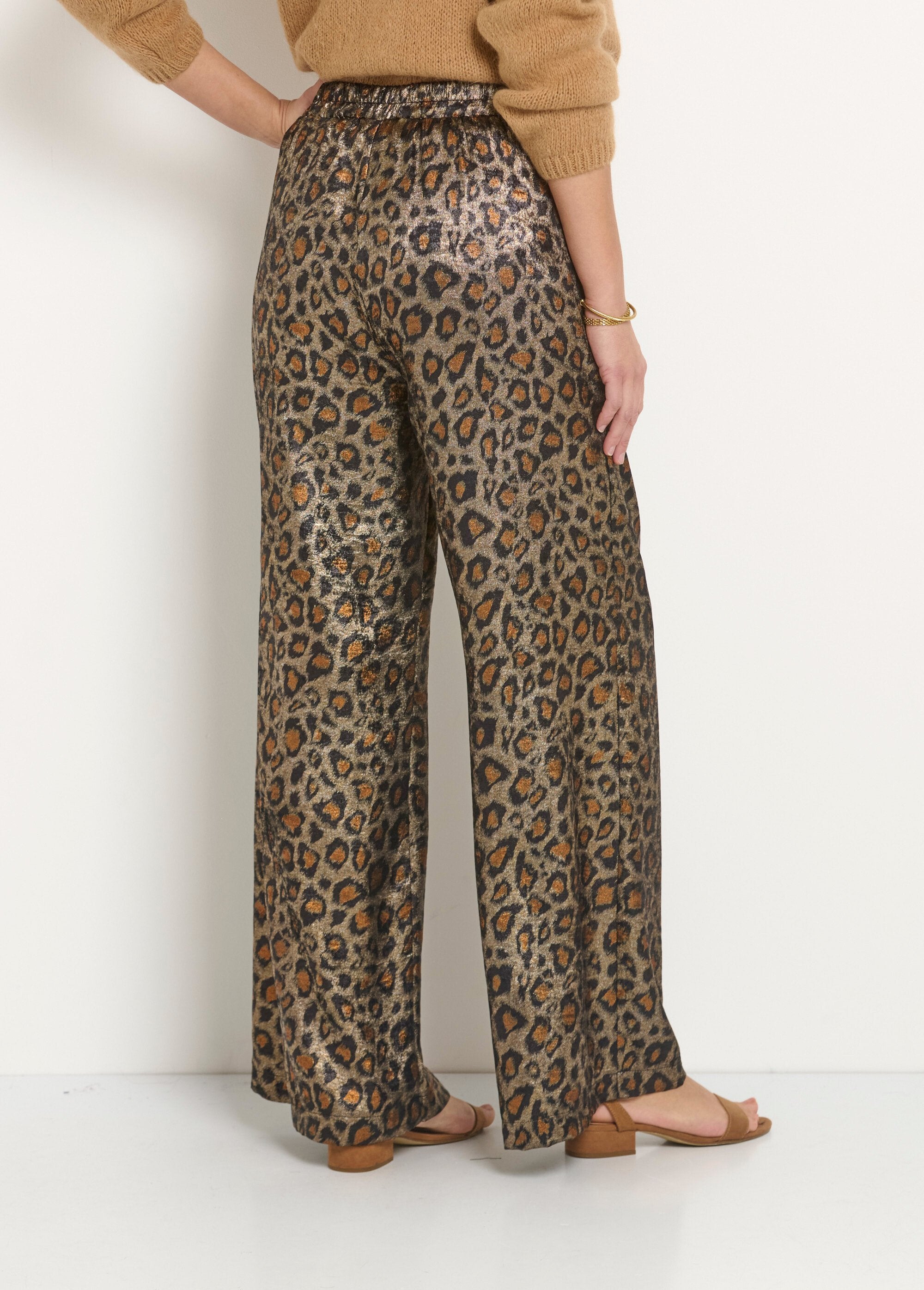 Broek_met_wijde_pijpen_en_luipaardprint_Leopard_DO1_slim