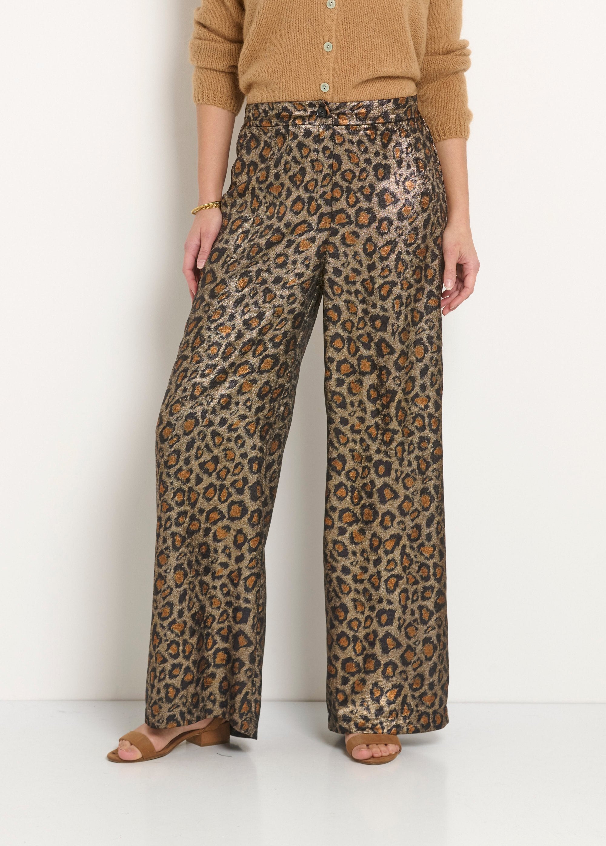 Broek_met_wijde_pijpen_en_luipaardprint_Leopard_FA1_slim