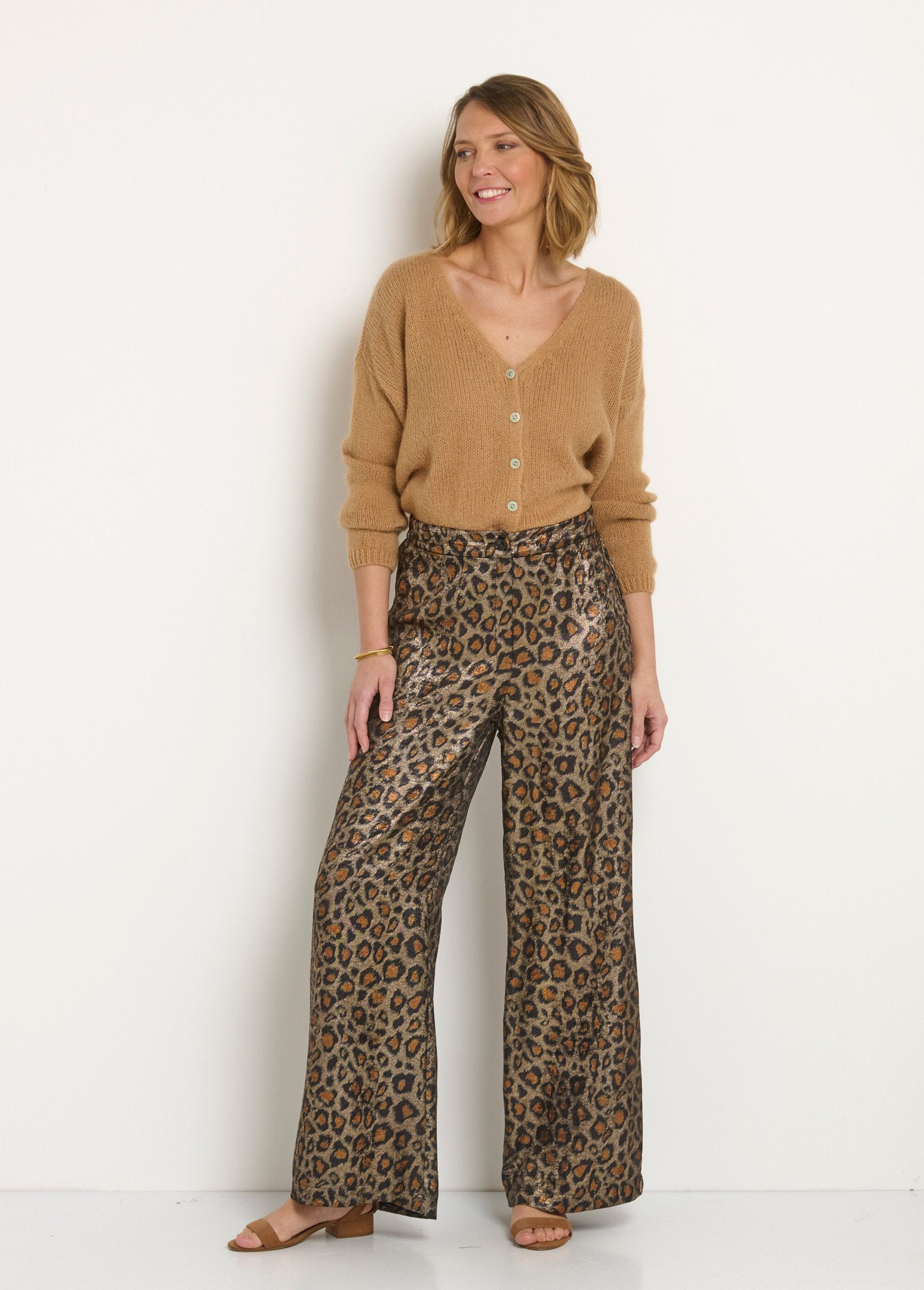 Broek_met_wijde_pijpen_en_luipaardprint_Leopard_SF1_slim