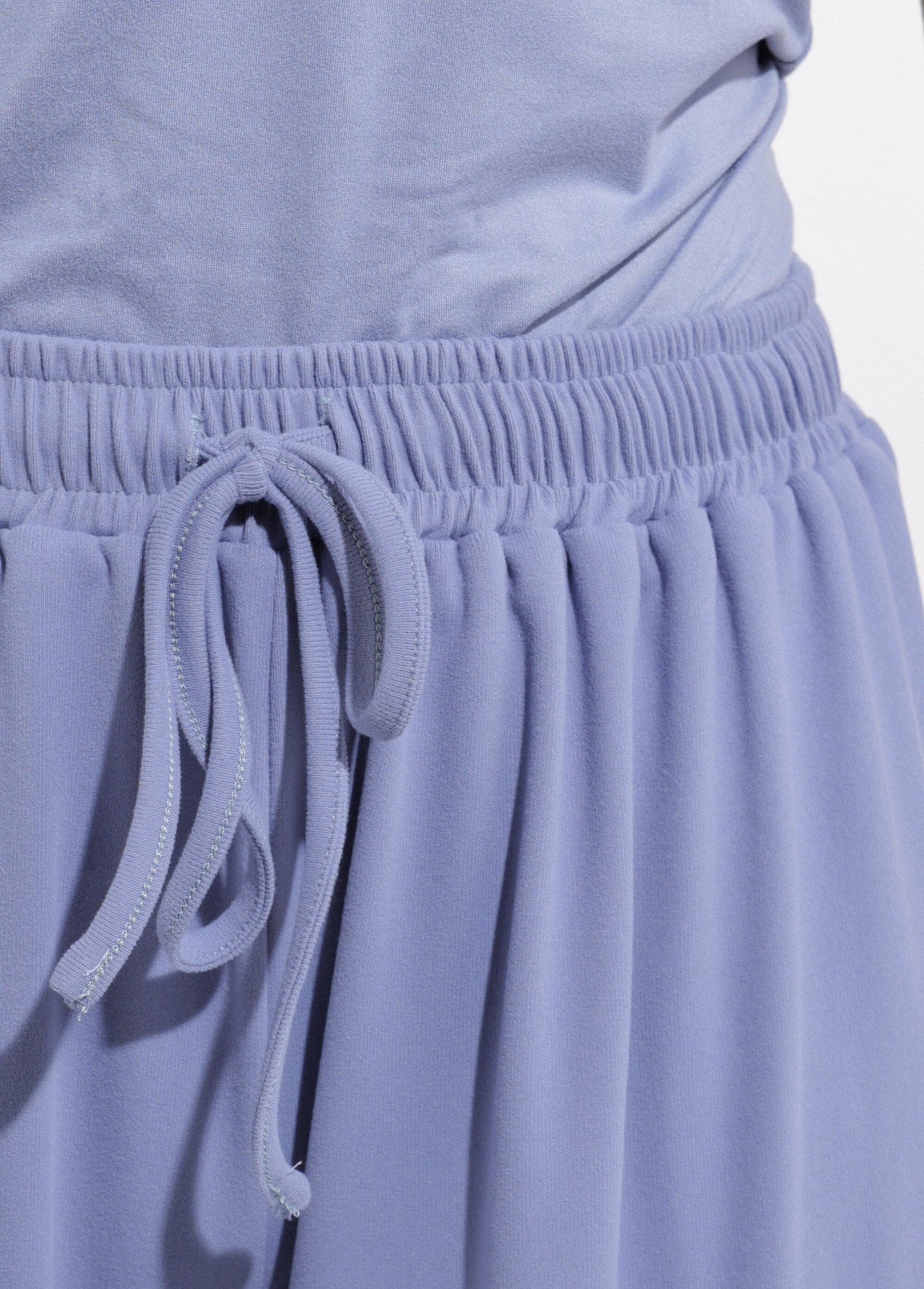 Wijde_vloeiende_sportbroek_met_elastische_tailleband_Bleu_grise_DE1_slim