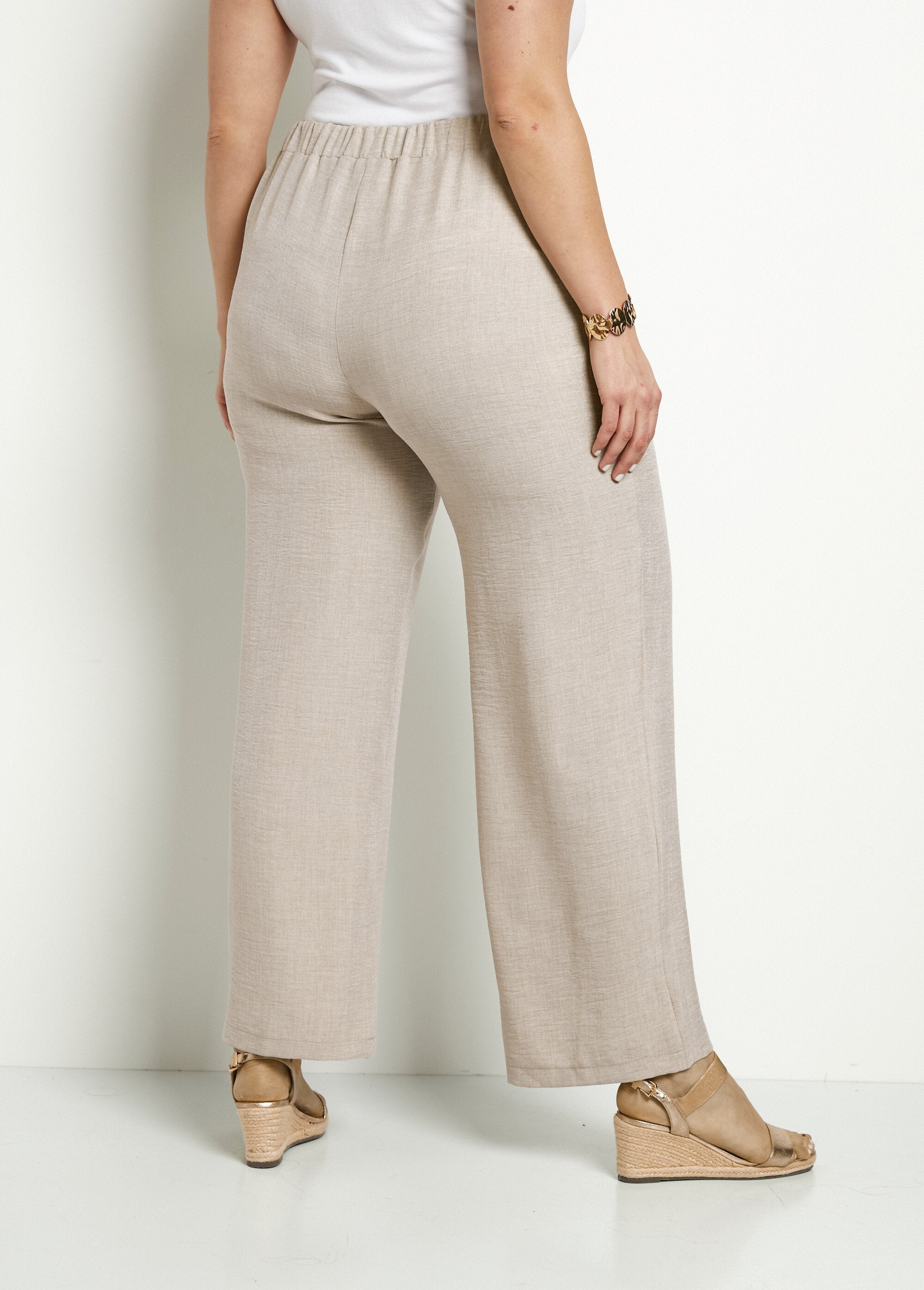 Broek_met_wijde_pijpen_en_elastische_tailleband_in_linnenlook_Beige_DO1_curvy