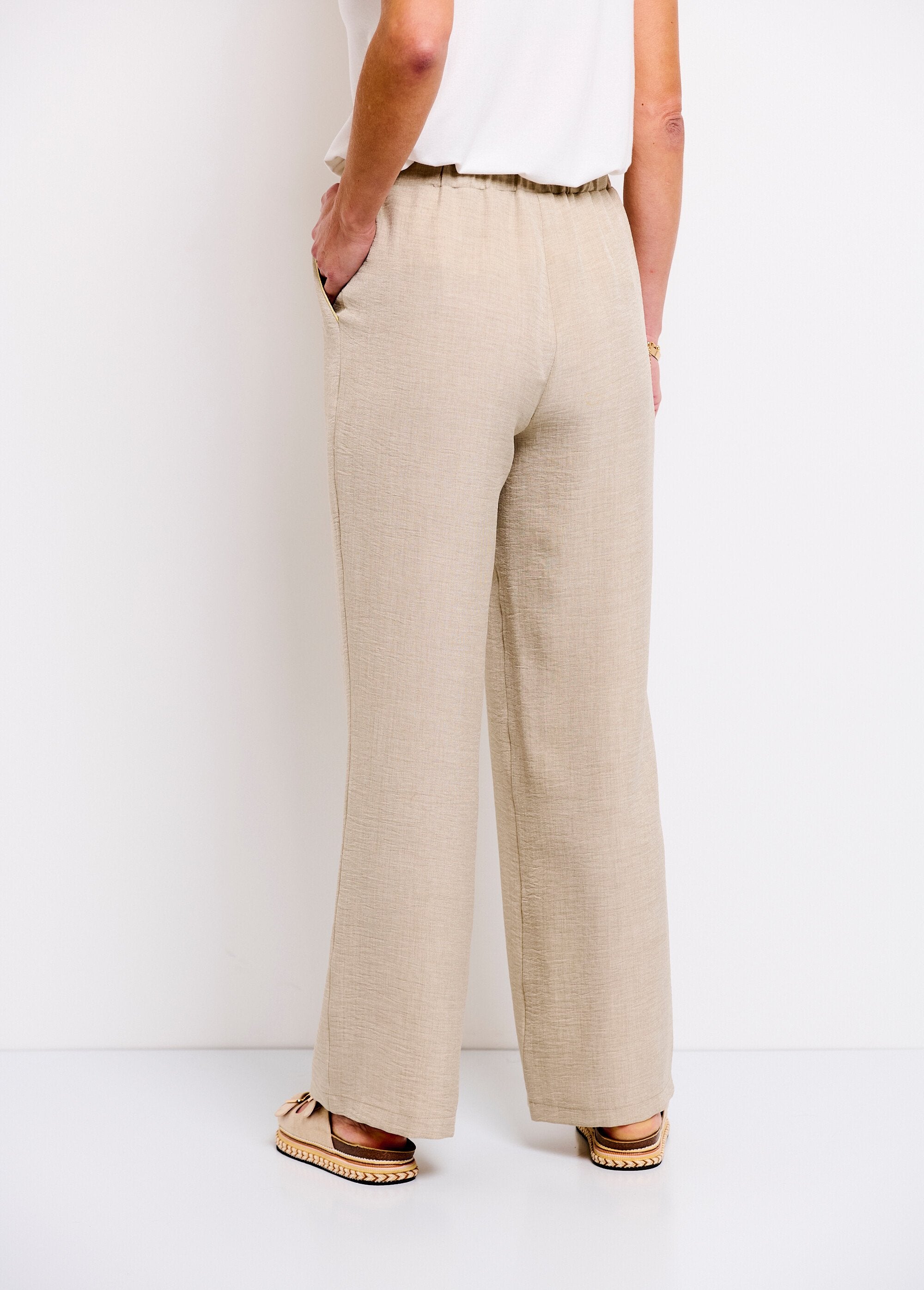 Broek_met_wijde_pijpen_en_elastische_tailleband_in_linnenlook_Beige_DO1_slim