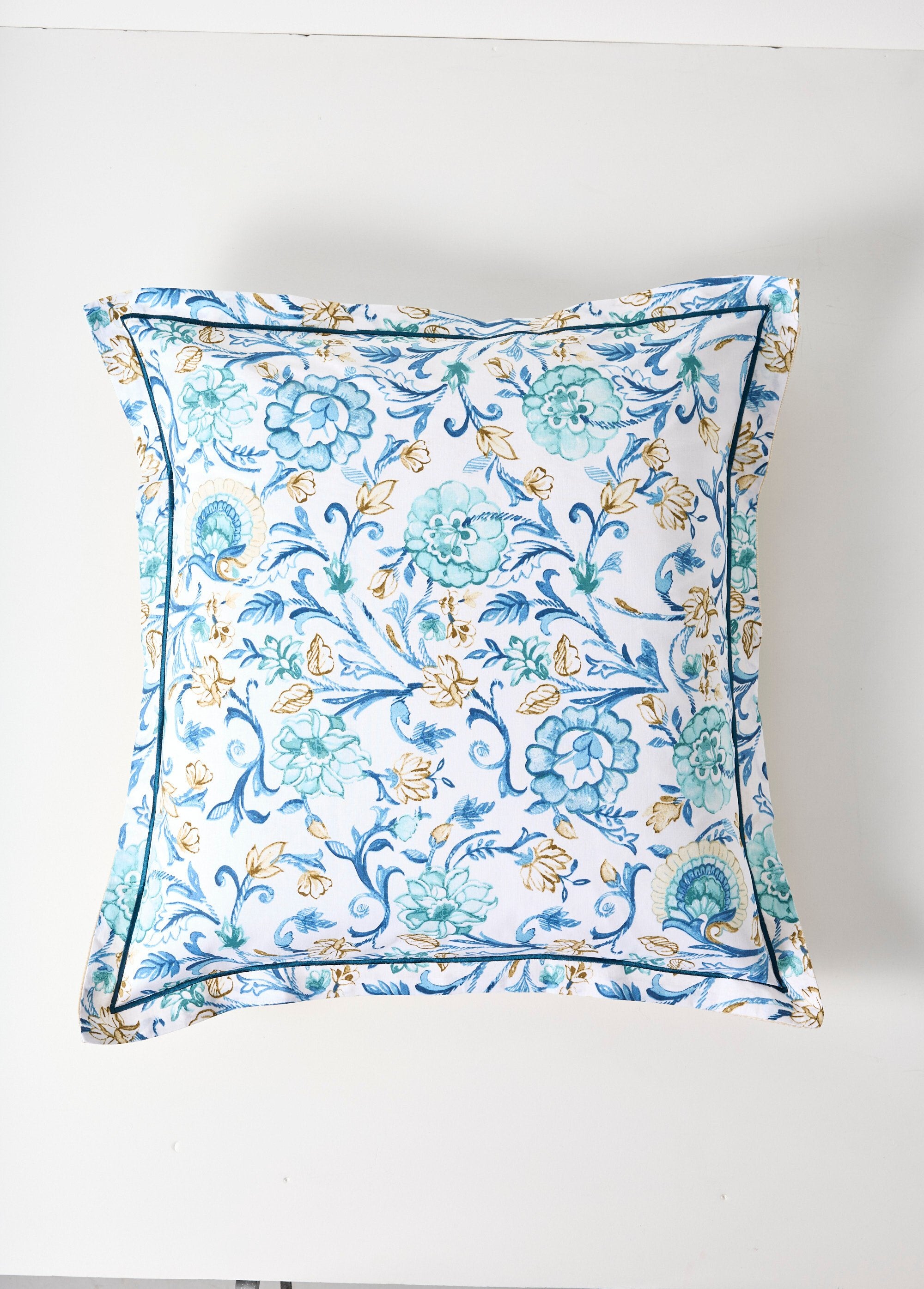 4-delige_beddengoedset_met_onderlaken,_camelia's_Bleu_DE4_slim