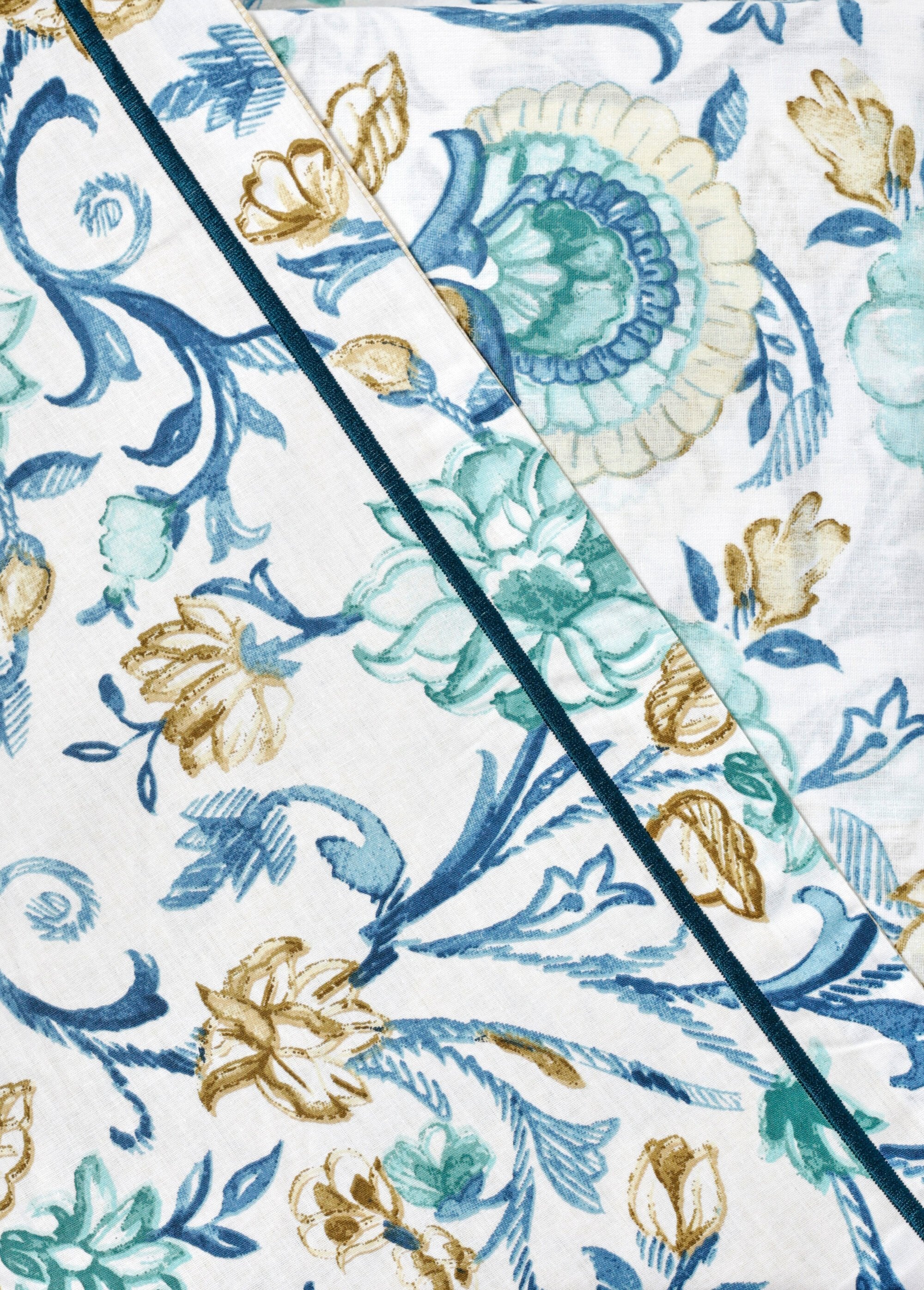 4-delige_beddengoedset_met_onderlaken,_camelia's_Bleu_DO1_slim