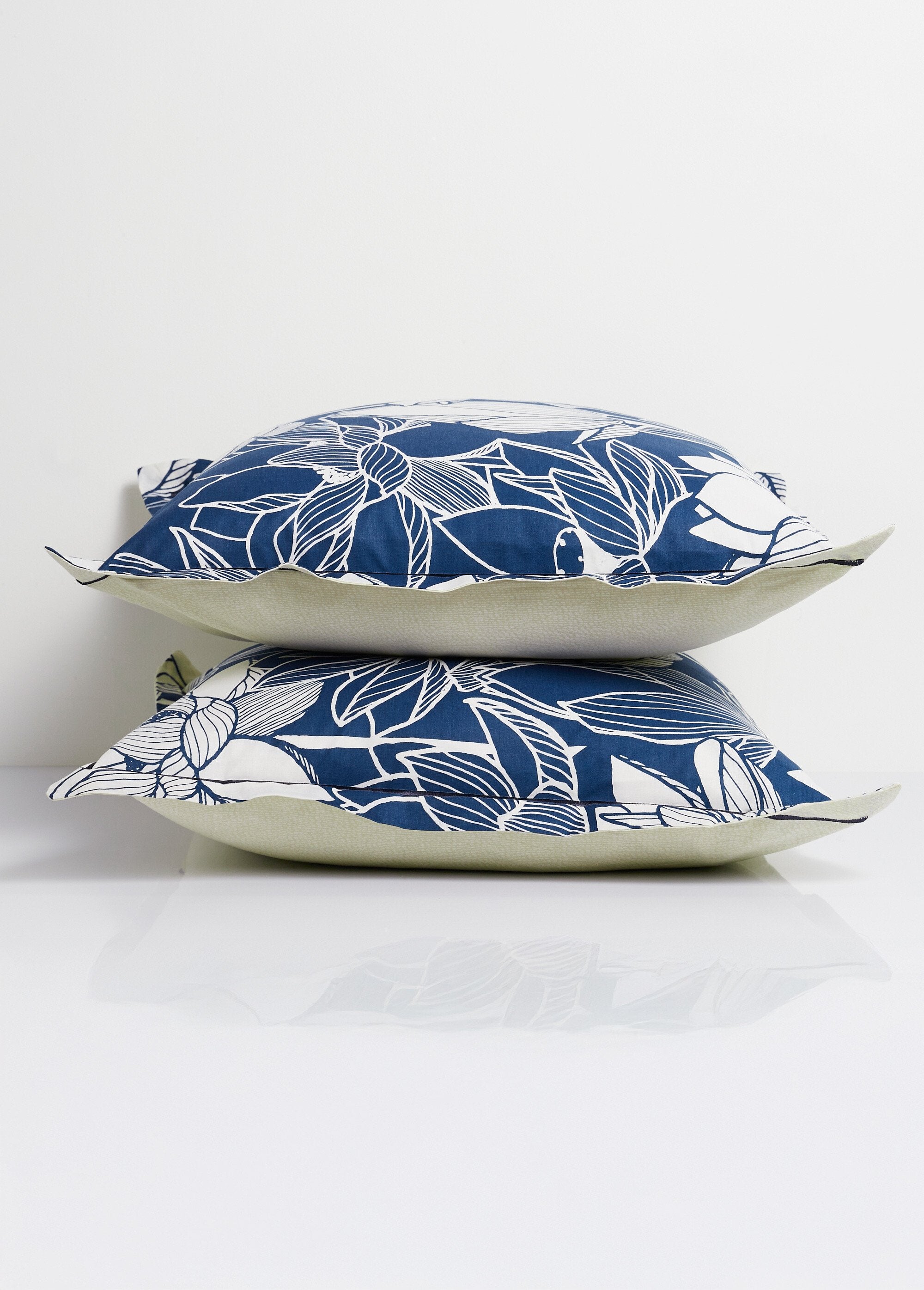 Dekbedovertrekset_katoen,_lotus_Bleu_DE2_slim