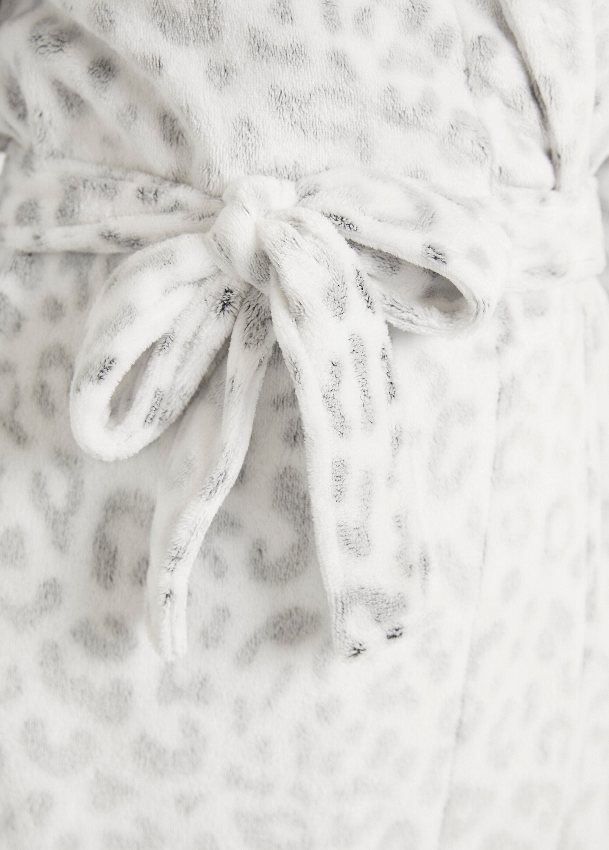 Warme_pluche_badjas_met_dierenhuidprint_Blanc_et_gris_DE2_slim