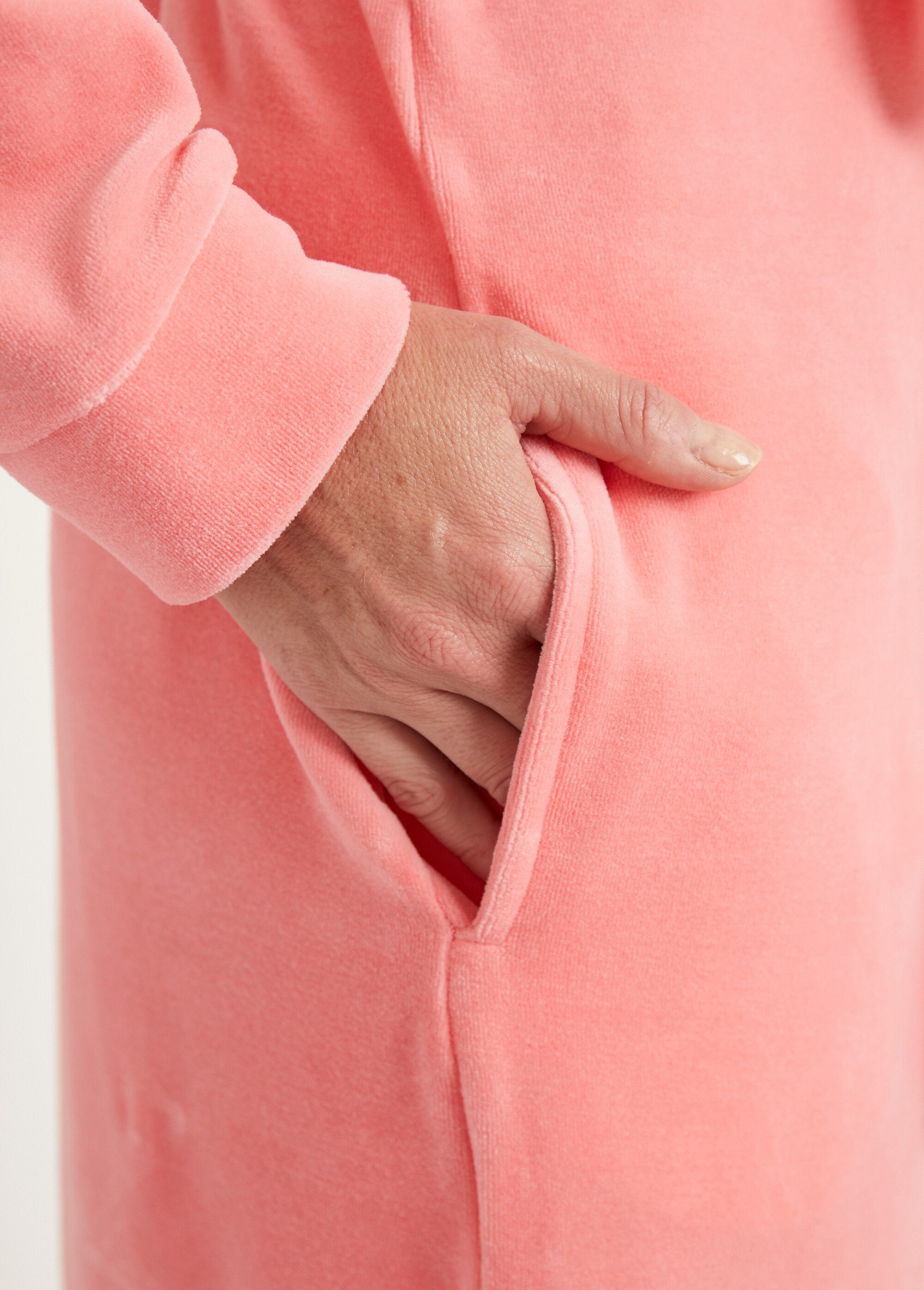 Lange_fluwelen_badjas_met_sjaal_en_kraag_Rose_DE4_slim