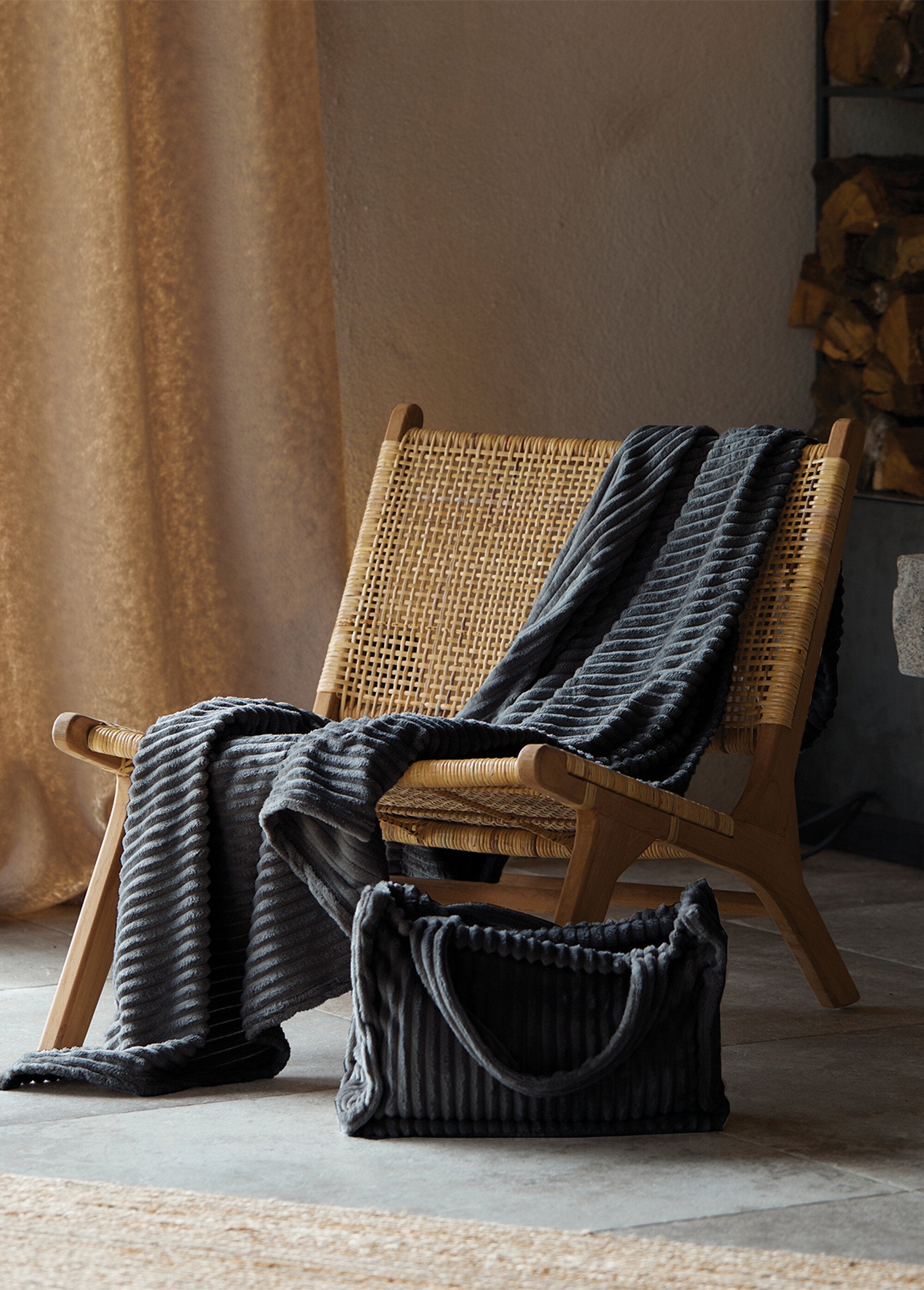 Pluche_deken_met_ribbeleffect_Anthracite_SF1_slim