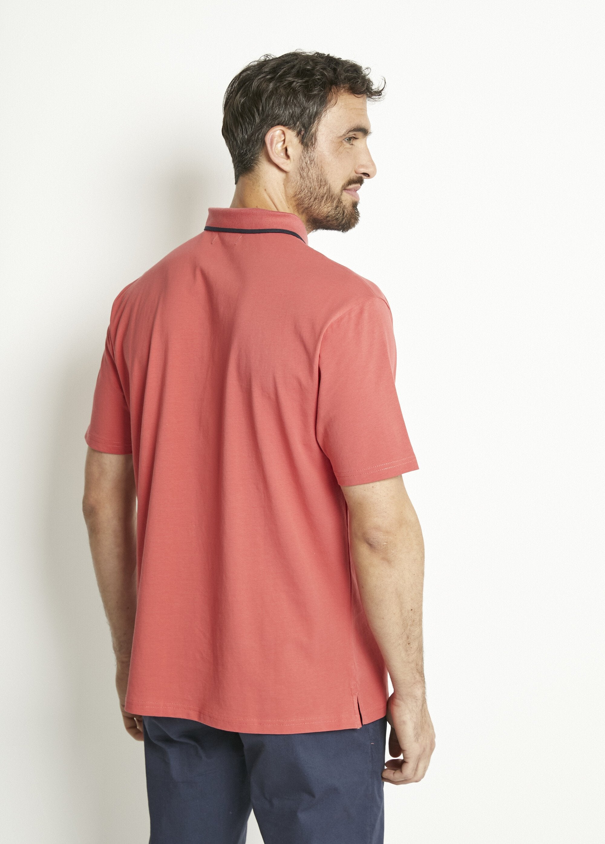 Effen_jersey_poloshirt_met_tweekleurige_katoenen_kraag_Corail_DO1_slim