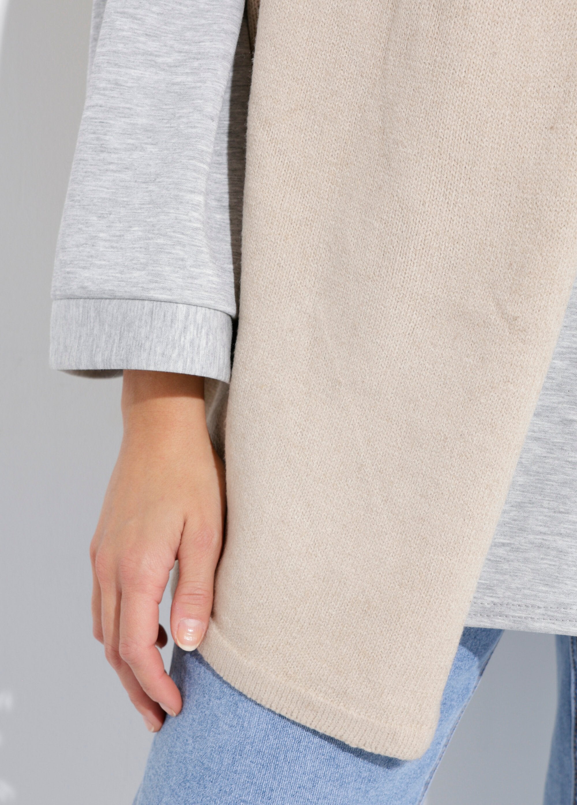 Warme_gebreide_cape_poncho_met_wol_Beige_DE1_slim