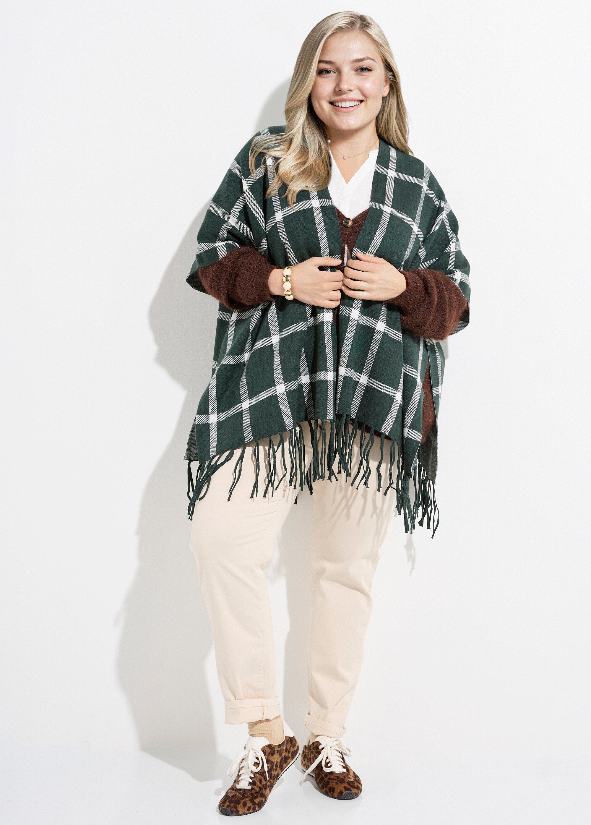Gebreide_cape_poncho,_ruitjespatroon_Carreaux_vert_SF1_curvy