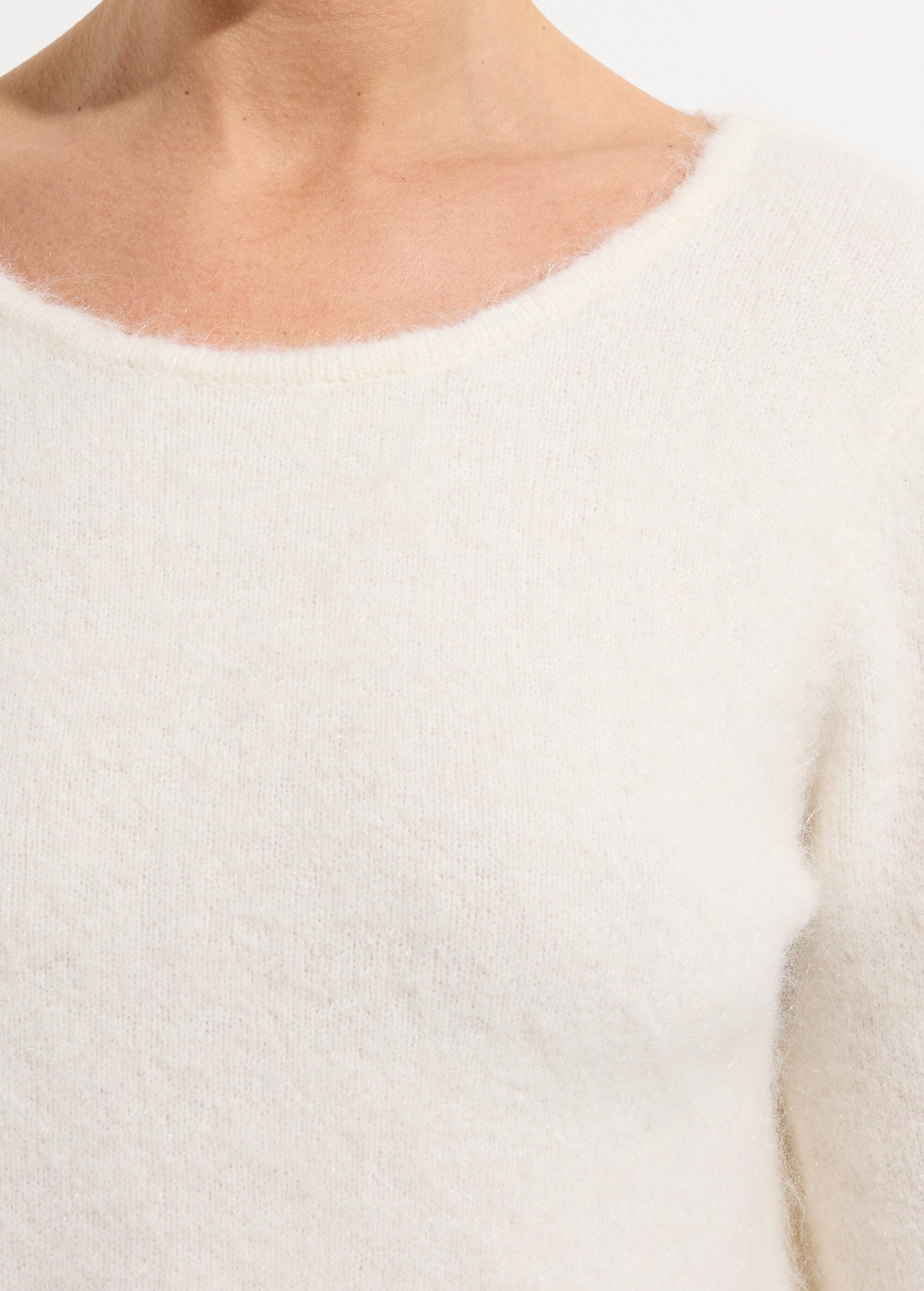 Trui_met_wol_en_kanten_rugdetail_Ecru_DE1_slim