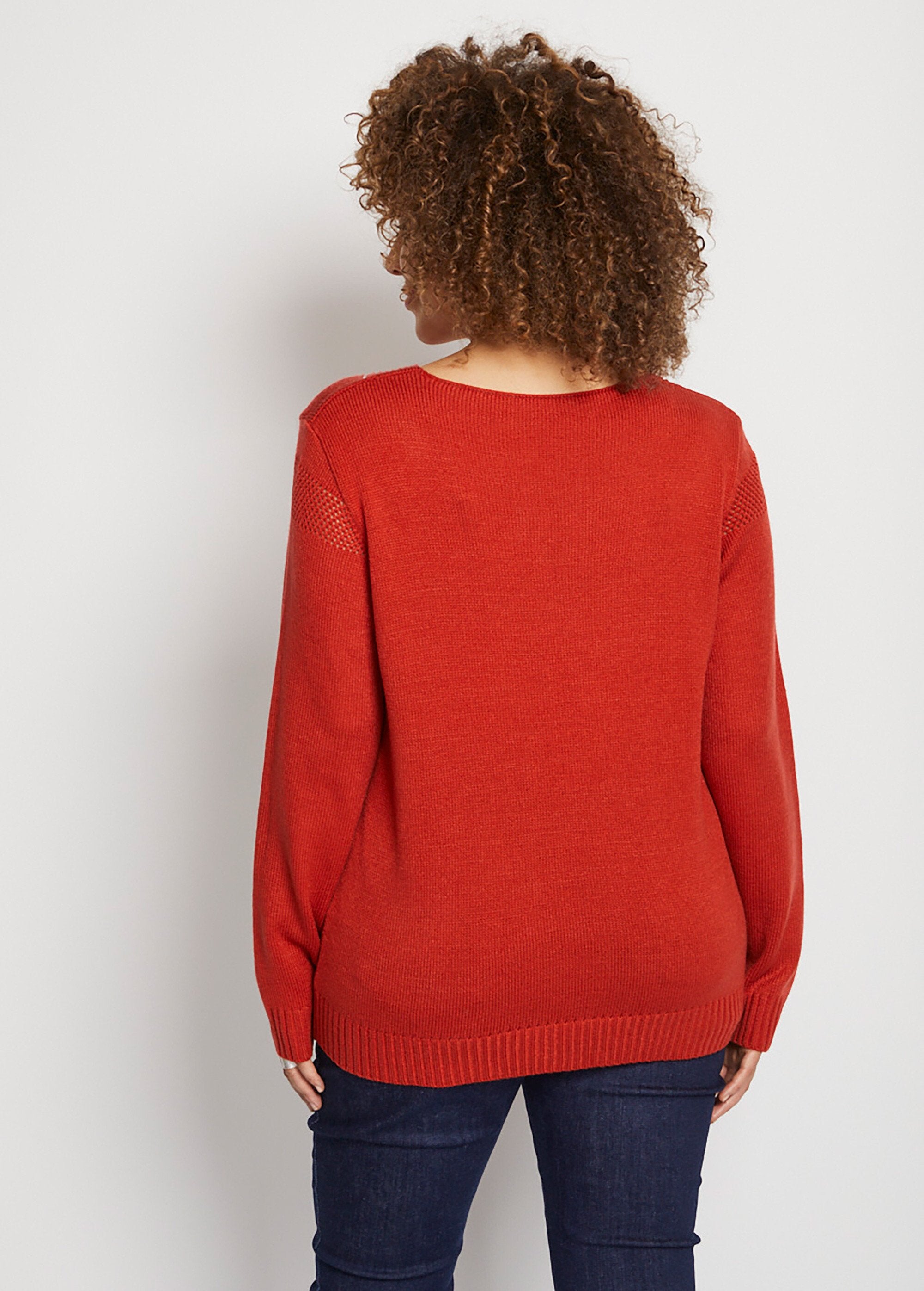 Gebreide_trui_met_V-hals_en_strass-steentjes_Epice_DO1_curvy