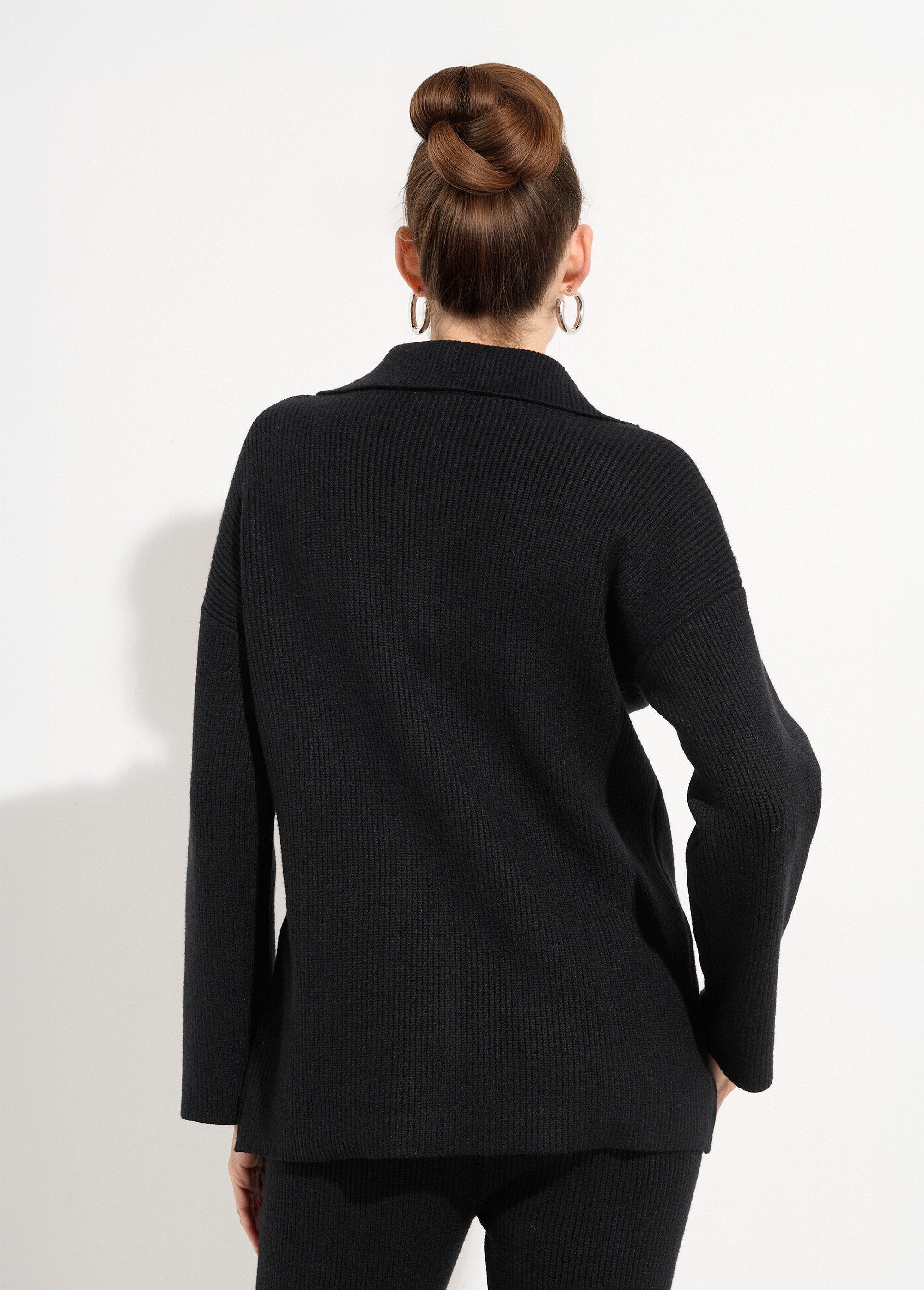 Comfortabele_mollig_gebreide_trucker-trui_Noir_DO1_slim