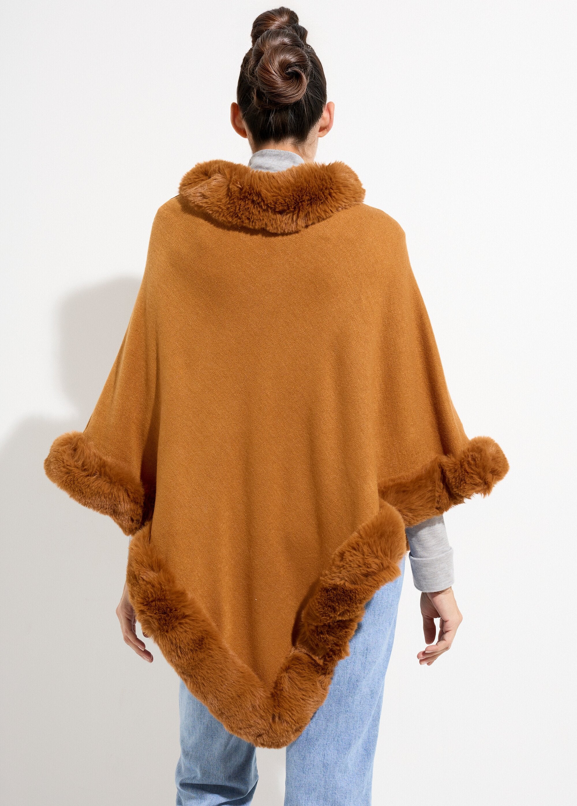 Trui_cape,_ton_sur_ton_bontrand_Camel_DO1_slim