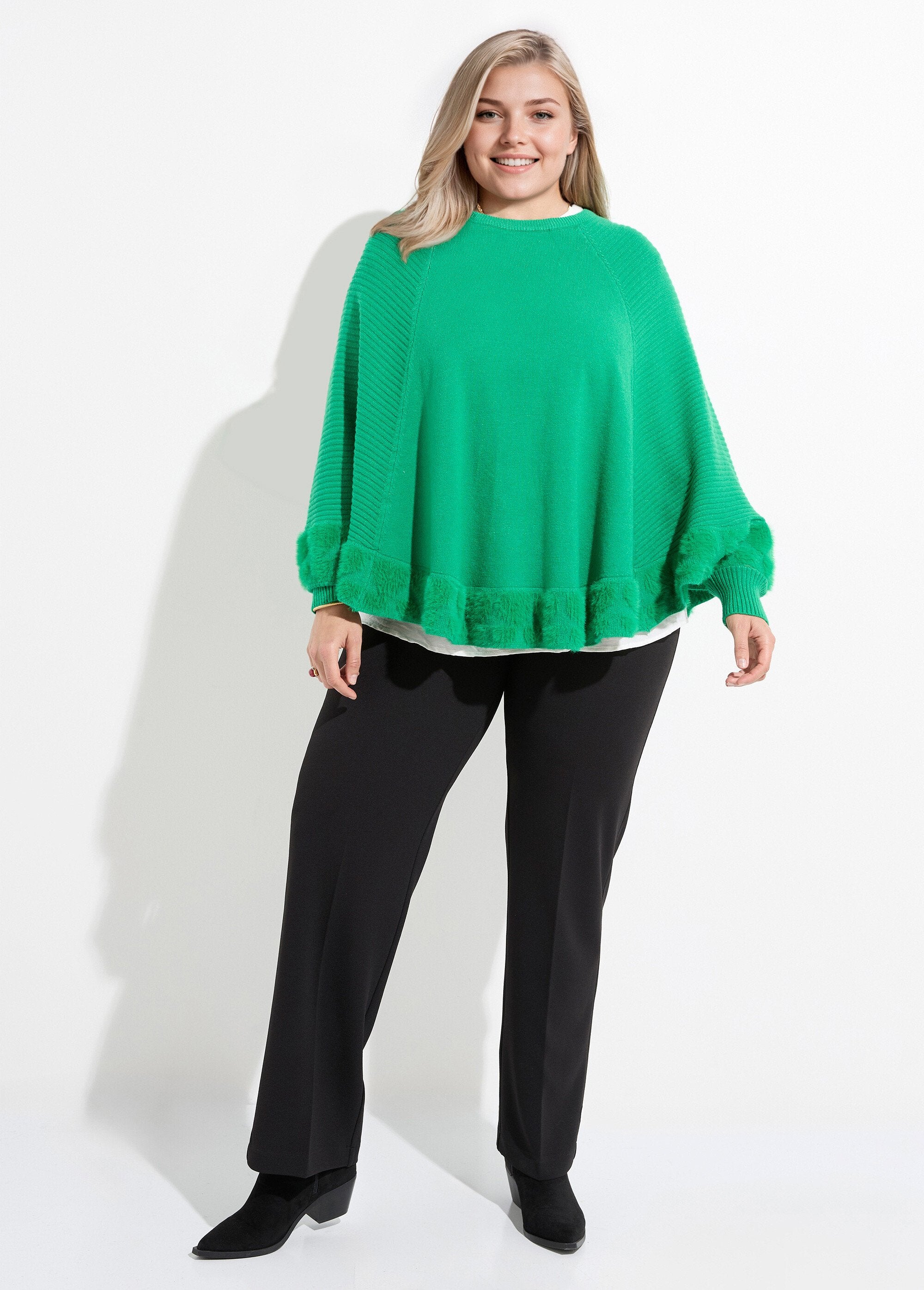 Gebreide_cape_poncho_met_hartjes_en_ronde_kraag_Vert_vif_SF1_curvy