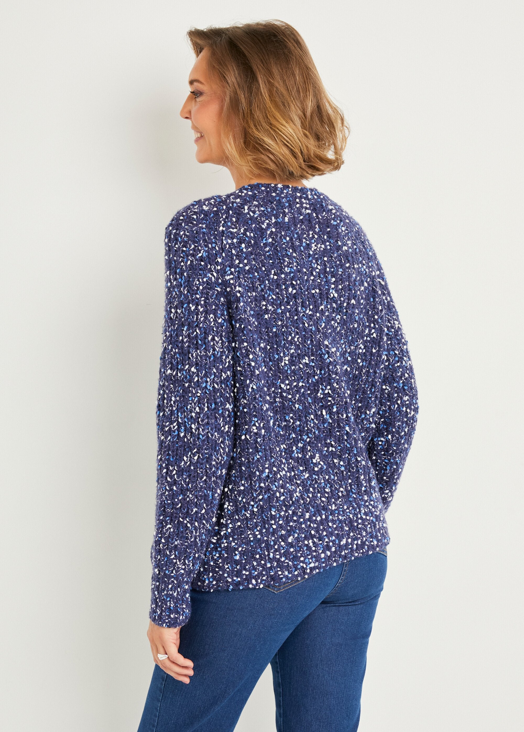 Warme_trui_met_ronde_hals_van_gebreide_kralen_Bleu_DO1_slim