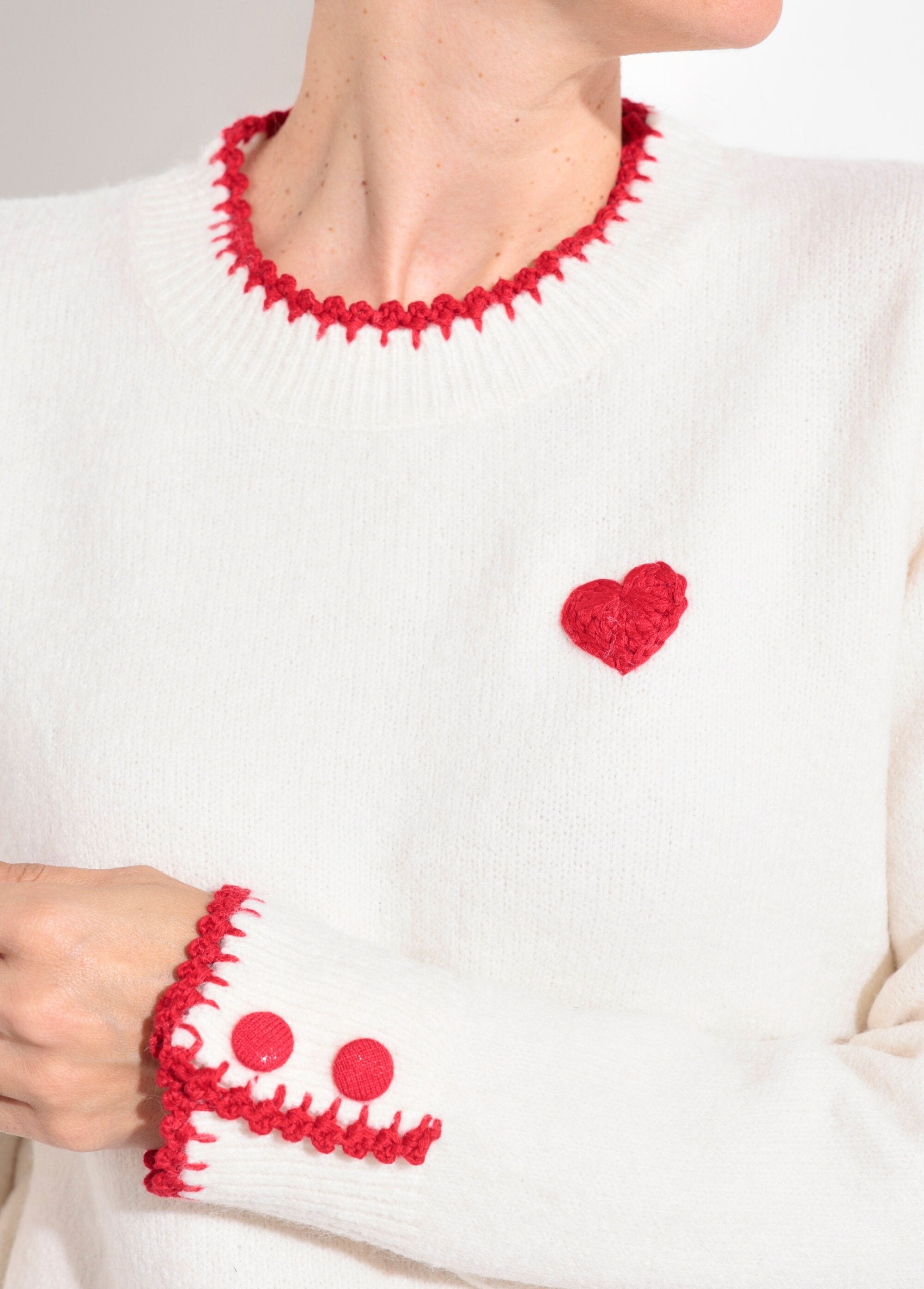 Warme_wollen_trui,_details_in_croquetstijl_Ecru_DE1_slim