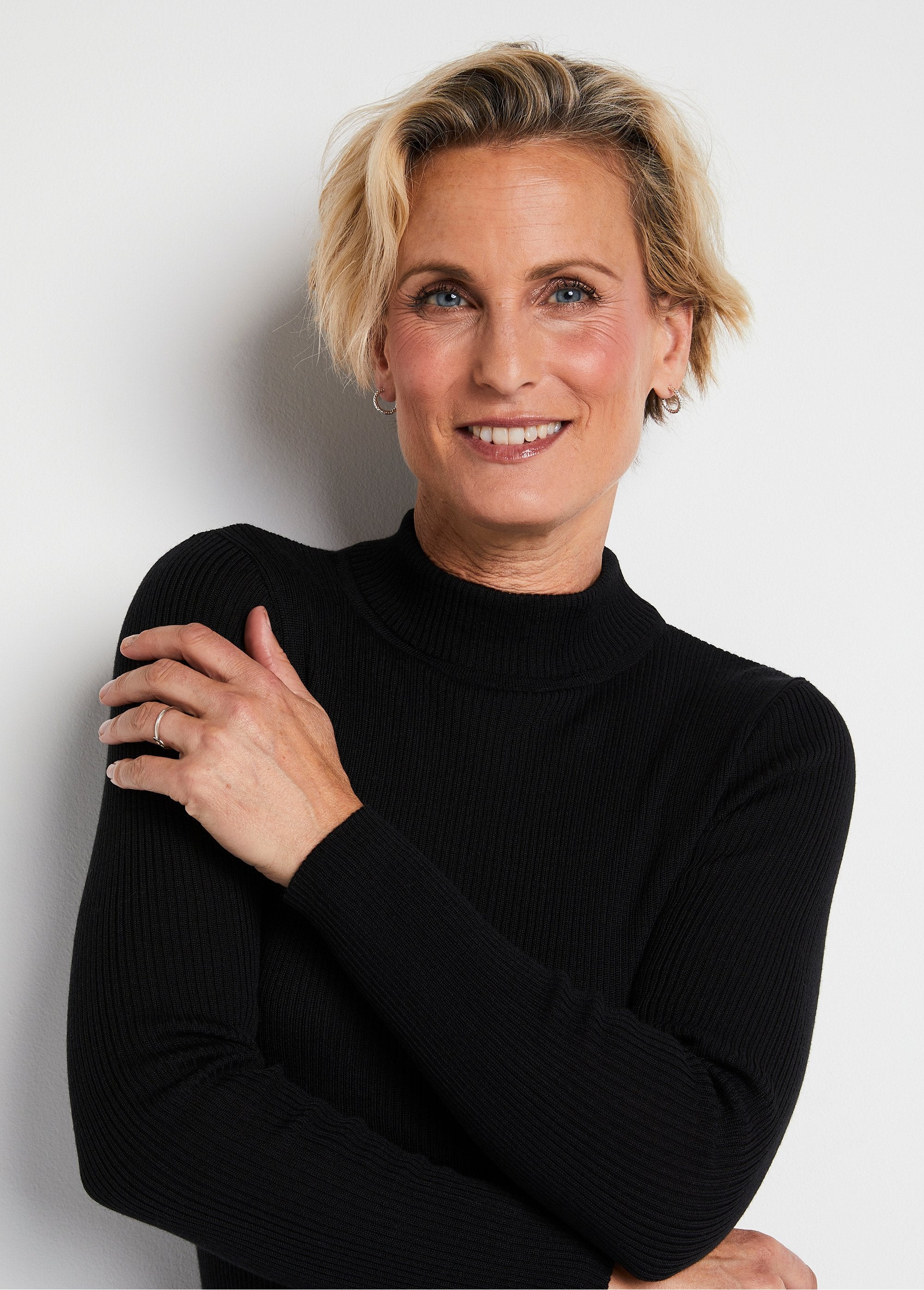 Trui_van_merinowol_met_hoge_hals_Noir_DE1_slim