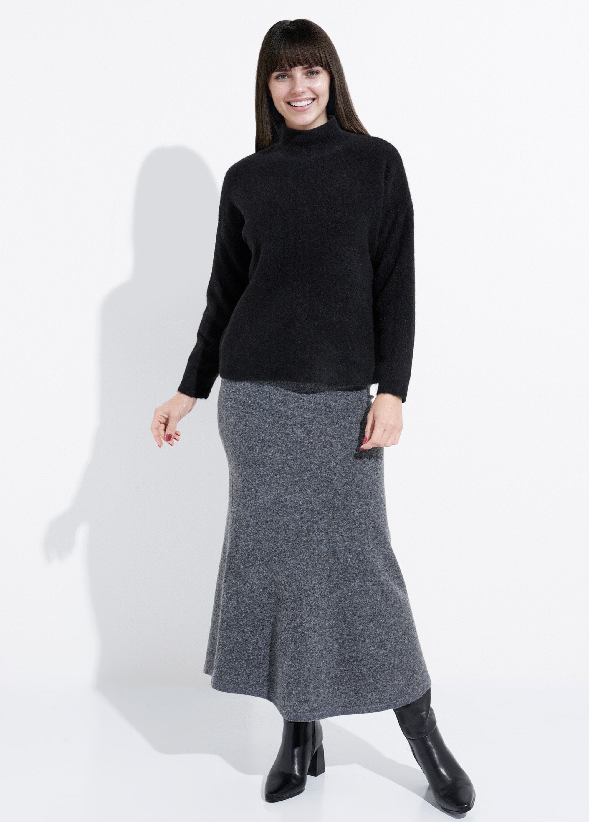 Trui_met_hoge_hals_in_pluizig_breigoed_Noir_SF1_slim