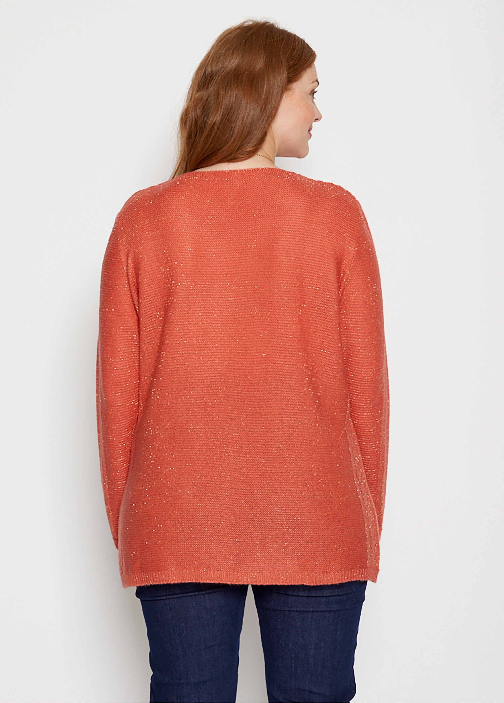 Trui_met_ronde_V-hals_en_opengewerkte_details_Tomette_DO1_curvy