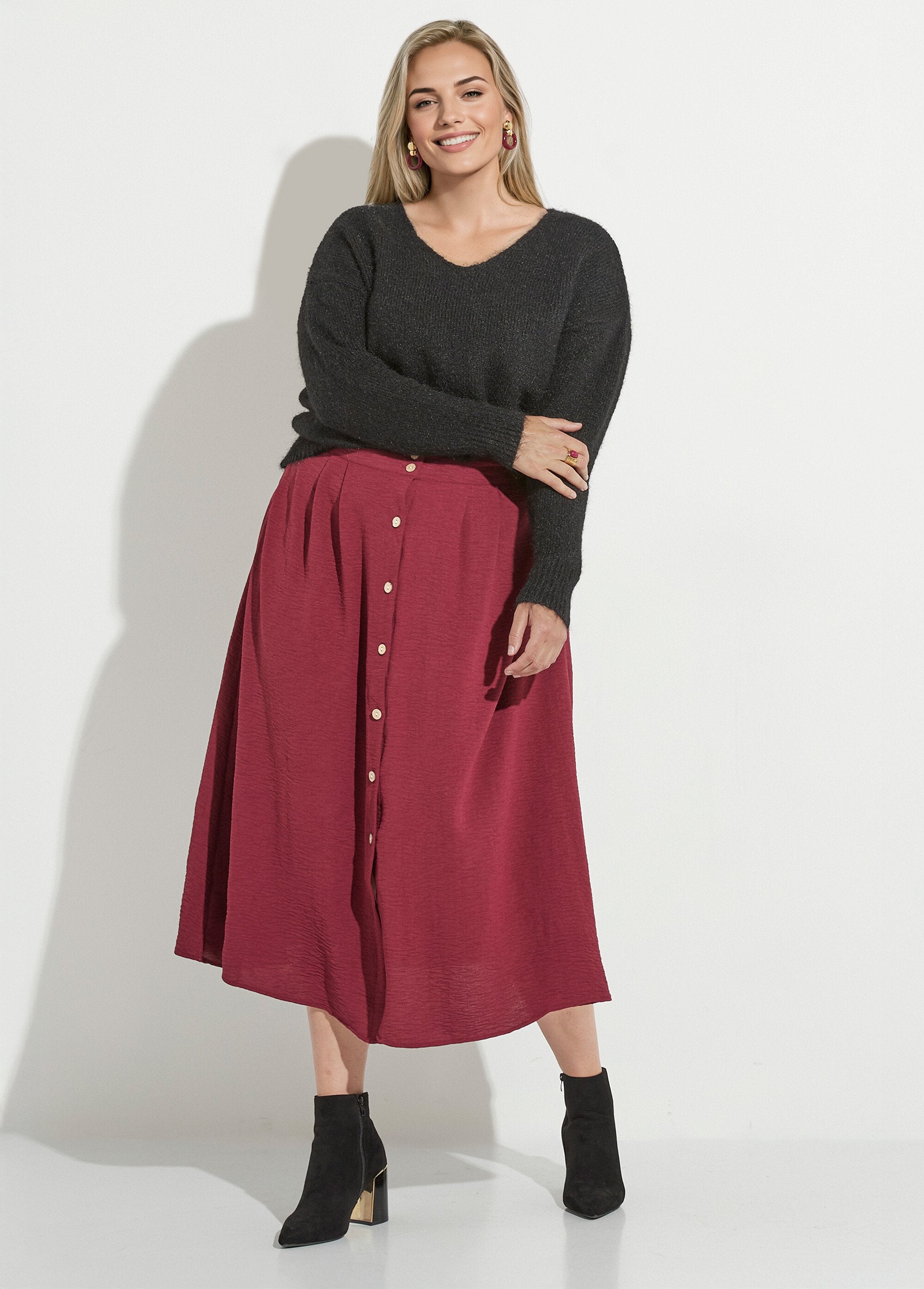 Dunne,_warme_trui_met_V-hals_van_wol_Noir_SF1_curvy