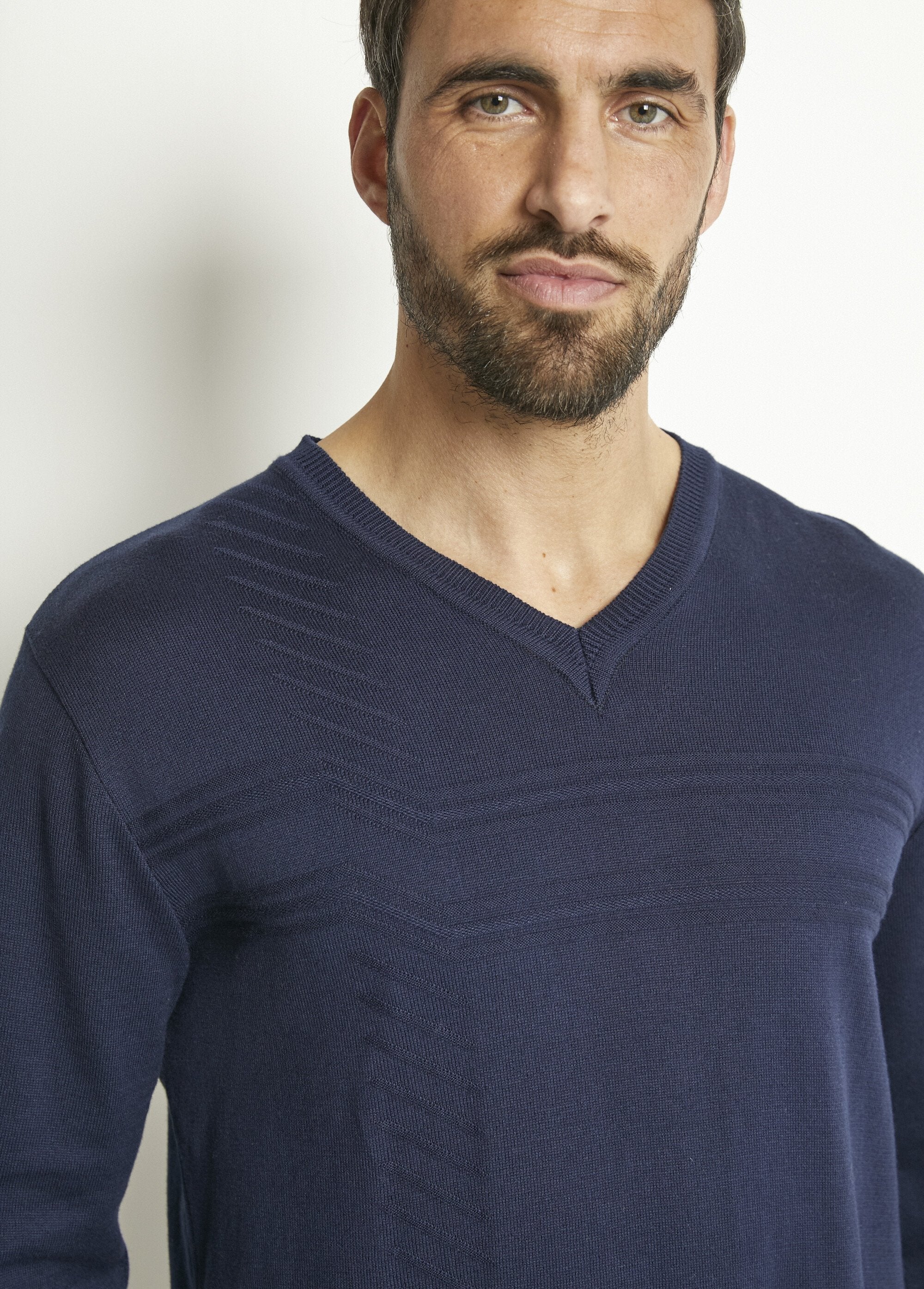 Katoenen_trui_met_lange_mouwen_en_V-hals_Marine_DE1_slim