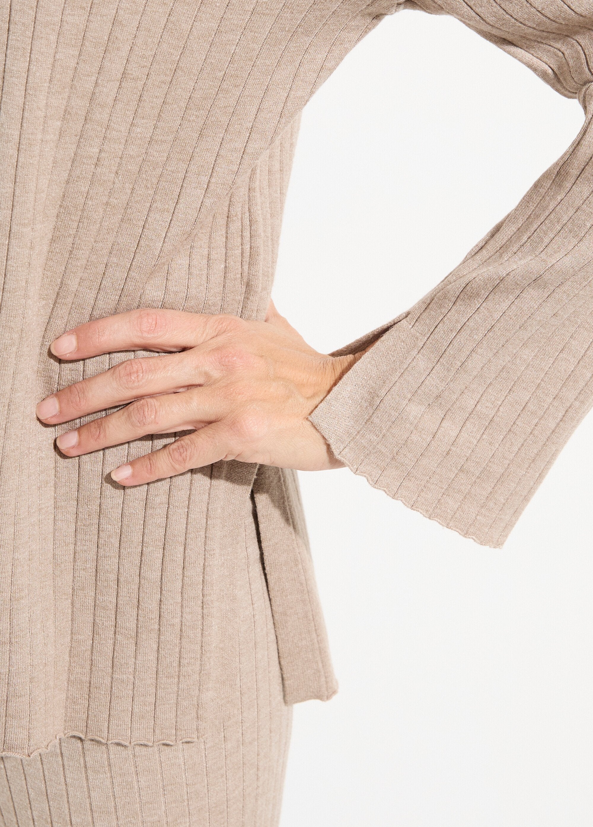 Comforttrui_met_plat_ribgebreisel_Beige_DE1_slim