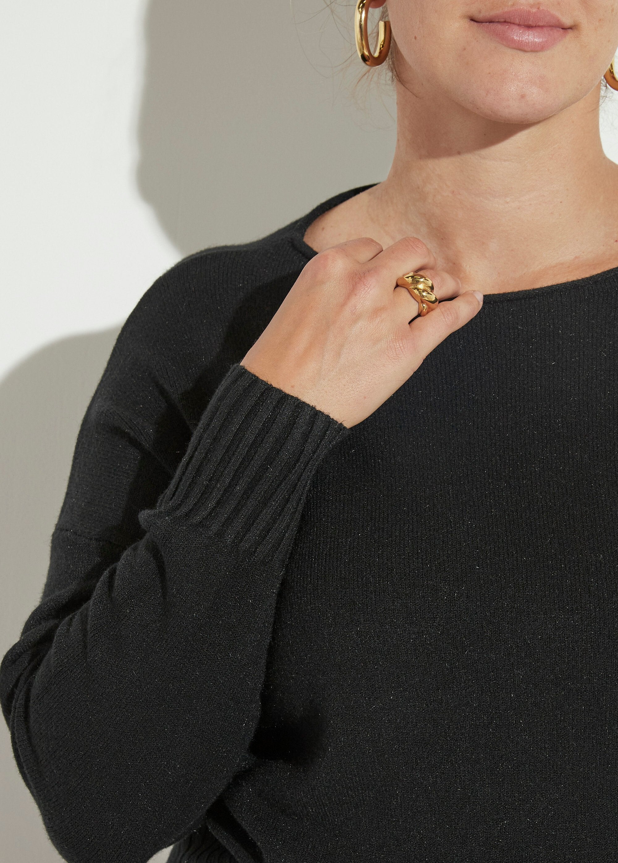 Trui_met_boothals_en_geribde_boorden_Noir_DE1_curvy