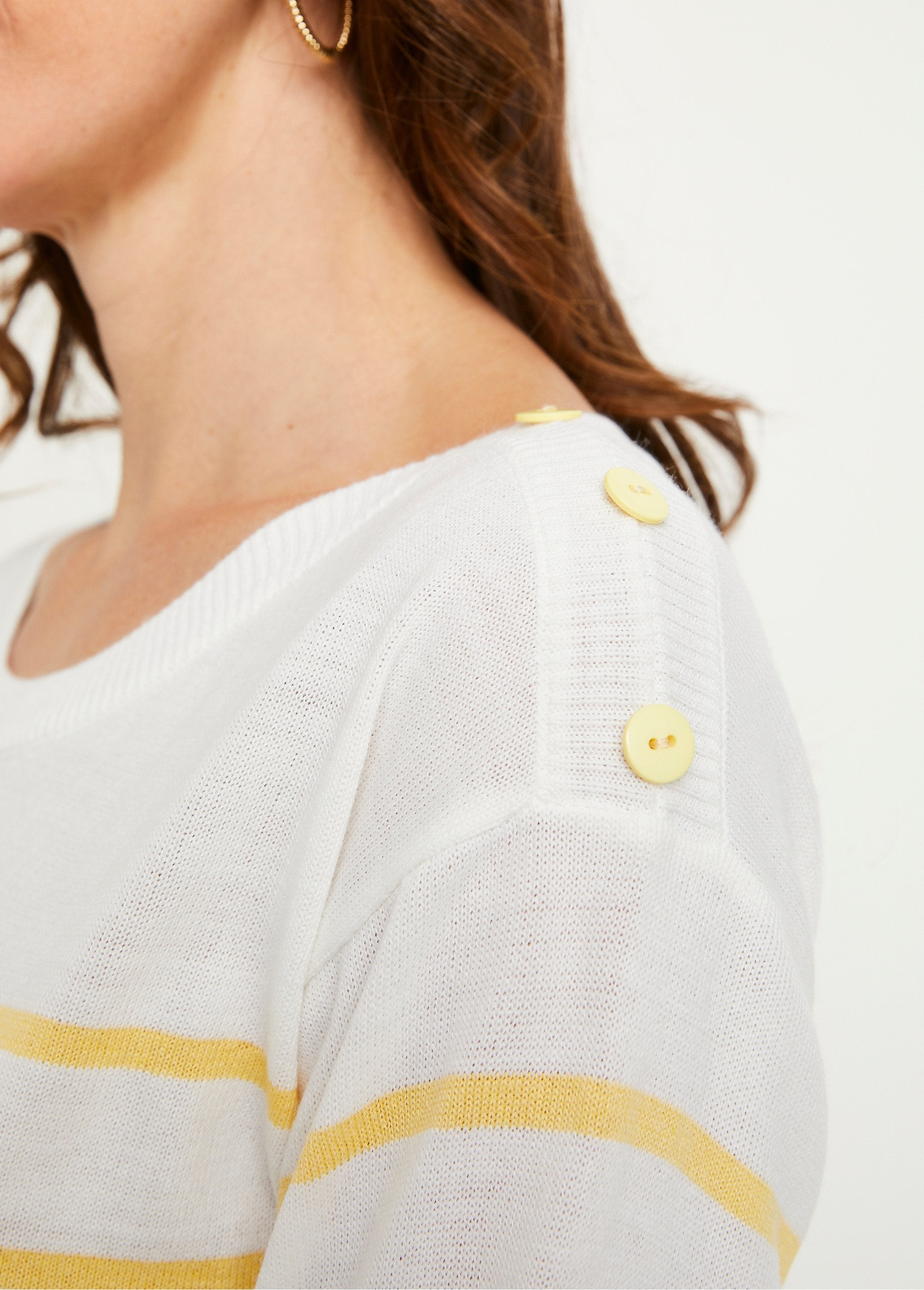 Trui_met_dunne_strepen_Wit_en_vanille_DE2_slim