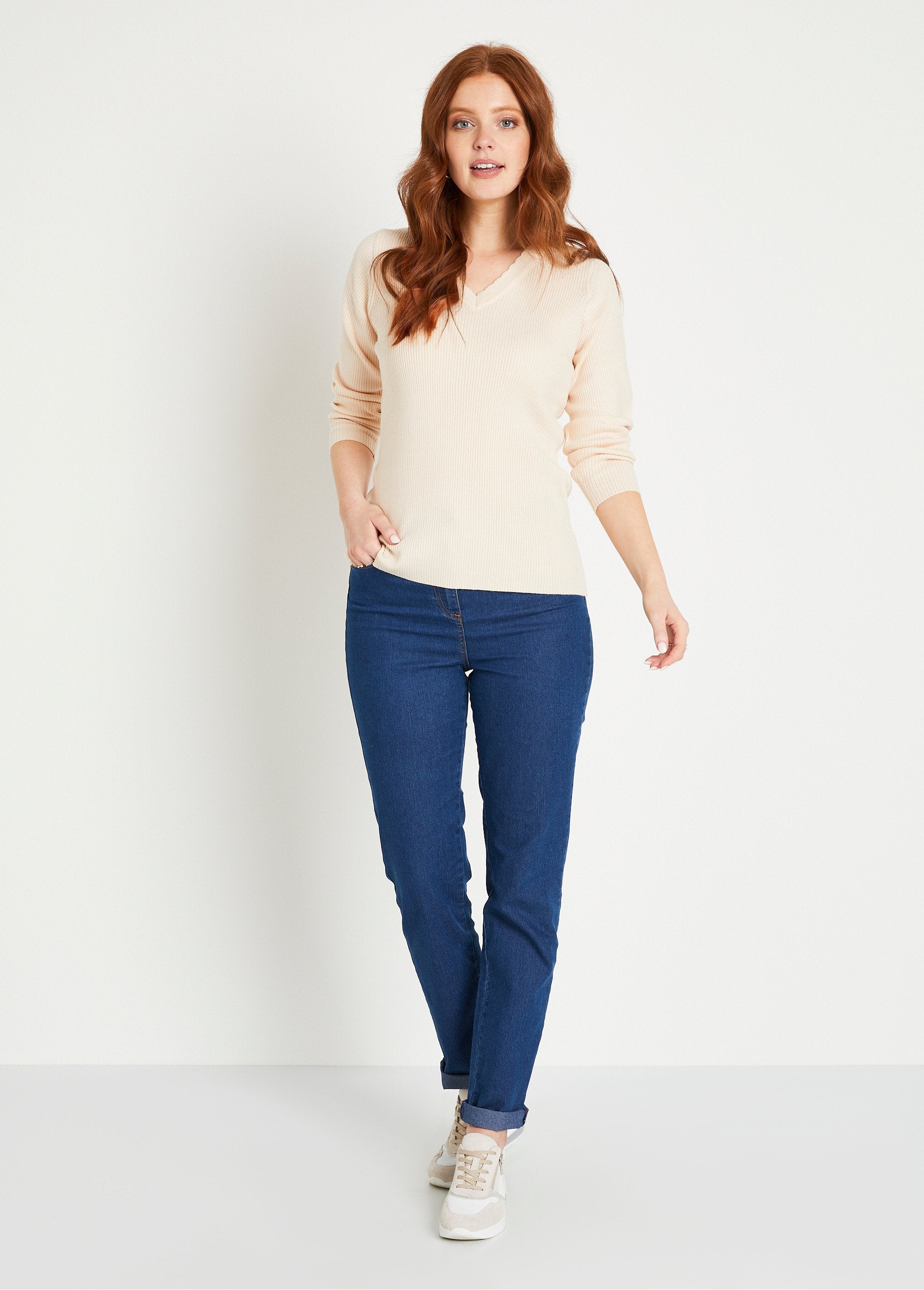 Trui_met_dunne_ribgebreide_V-hals_Beige_SF1_slim