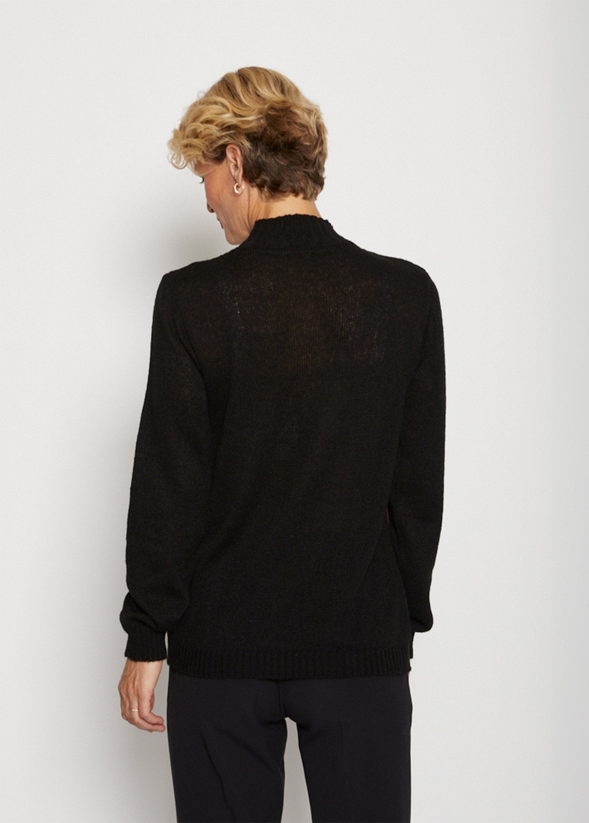 Trui_met_hoge_hals_en_jacquard_Noir_et_cassis_DO1_slim