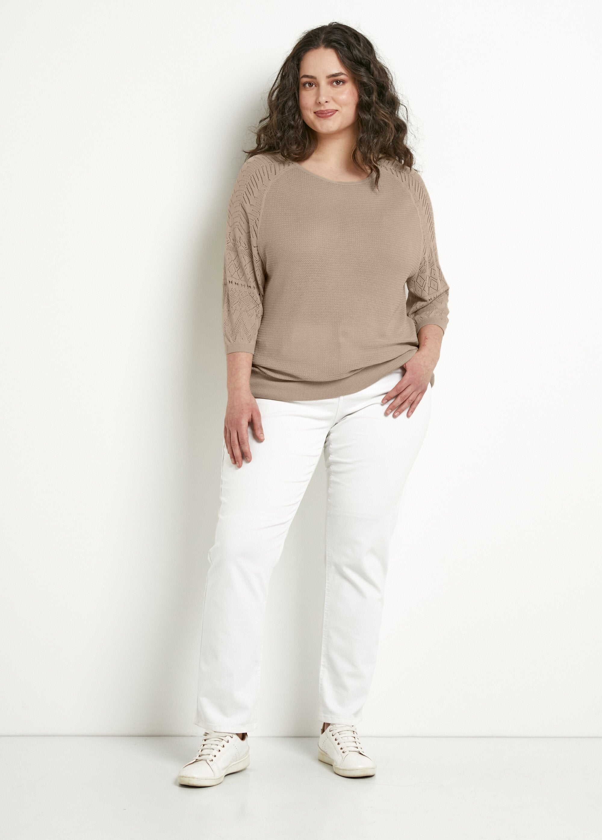 Lichtgewicht_3/4_raglan_mouw_trui_met_ronde_hals_Beige_SF1_curvy