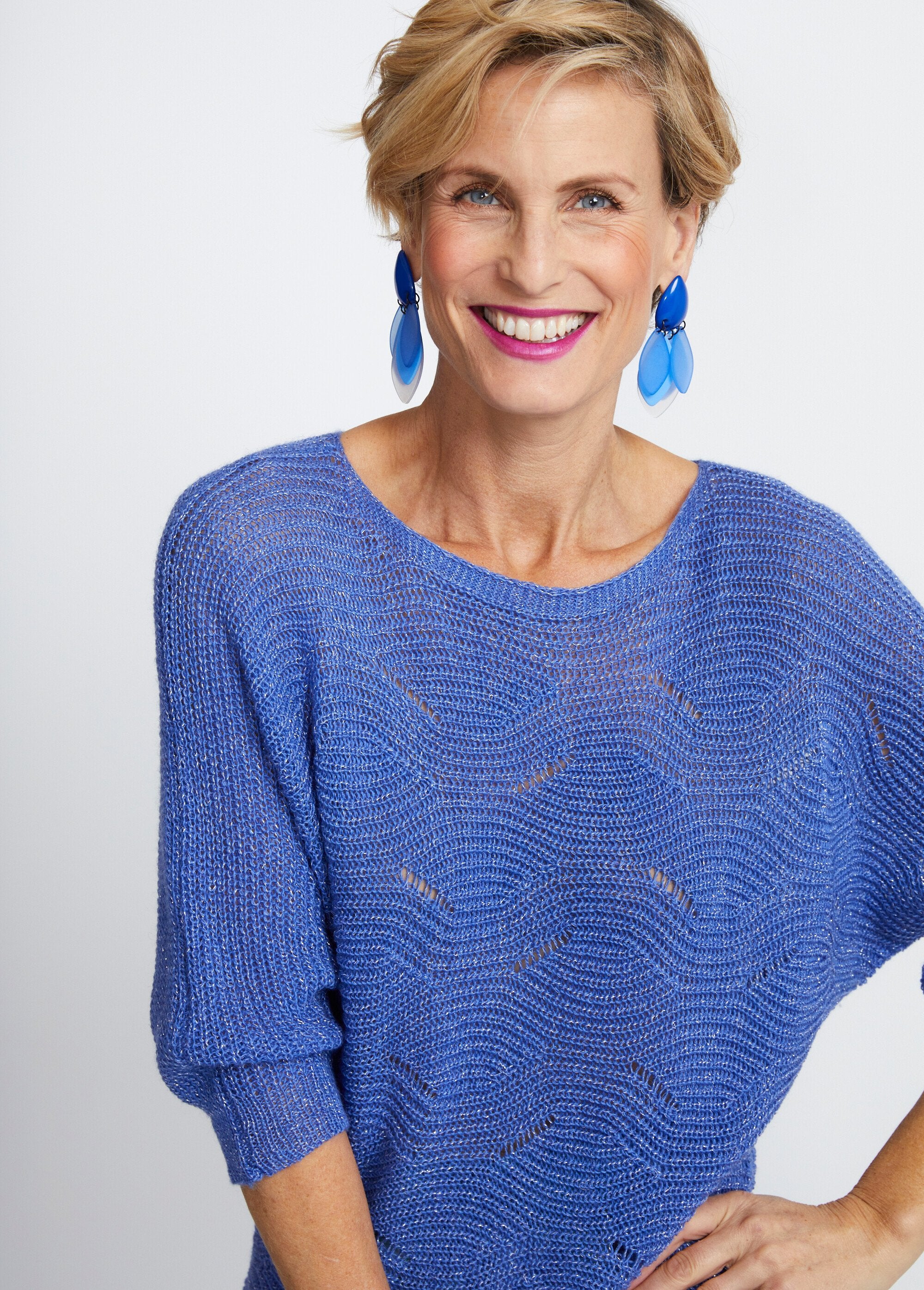 Opengewerkte_gebreide_trui_met_doosvolume_Bleu_DE1_slim