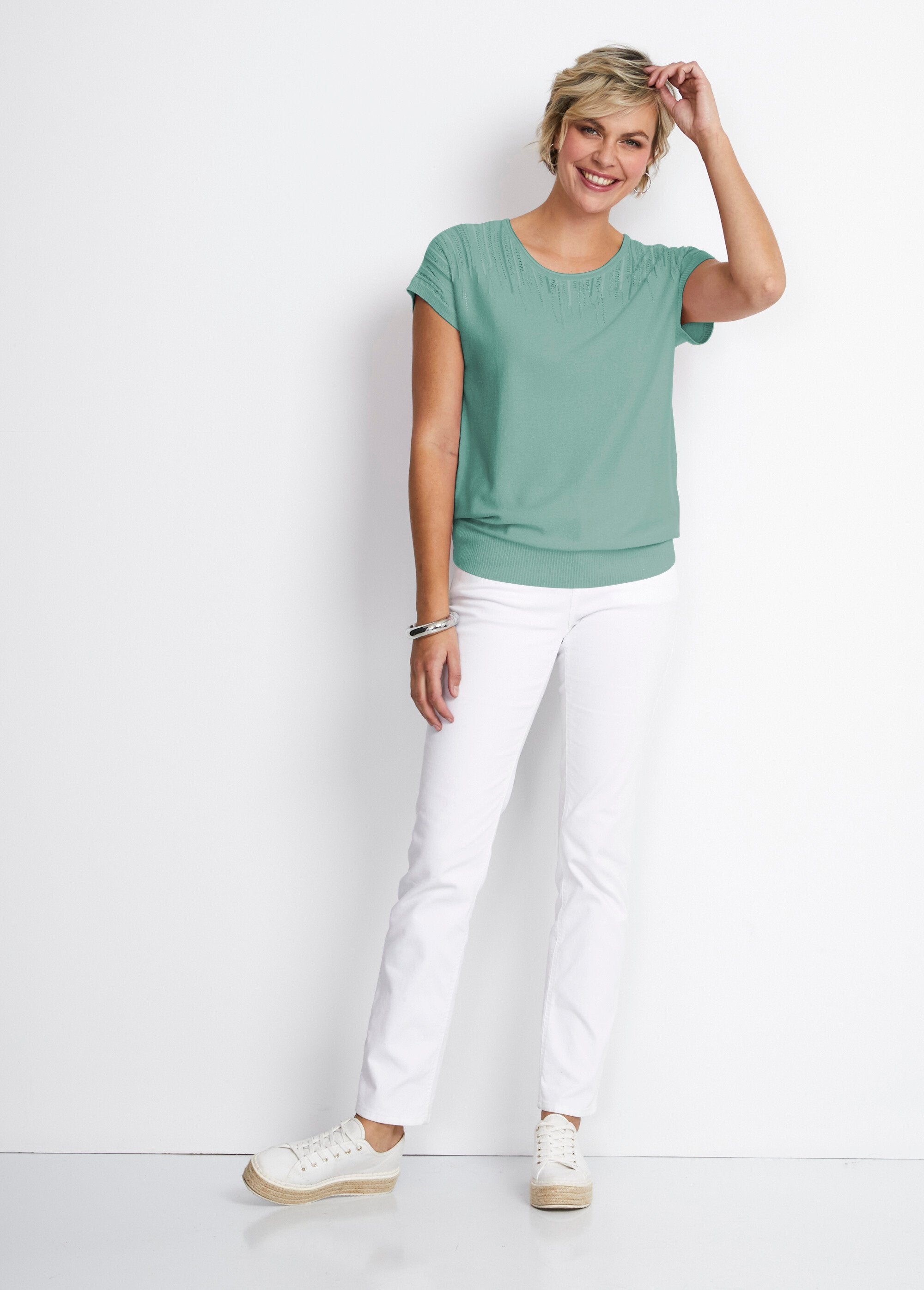 Glinsterende_gebreide_trui_met_kimonomouwen_Aqua_SF1_slim