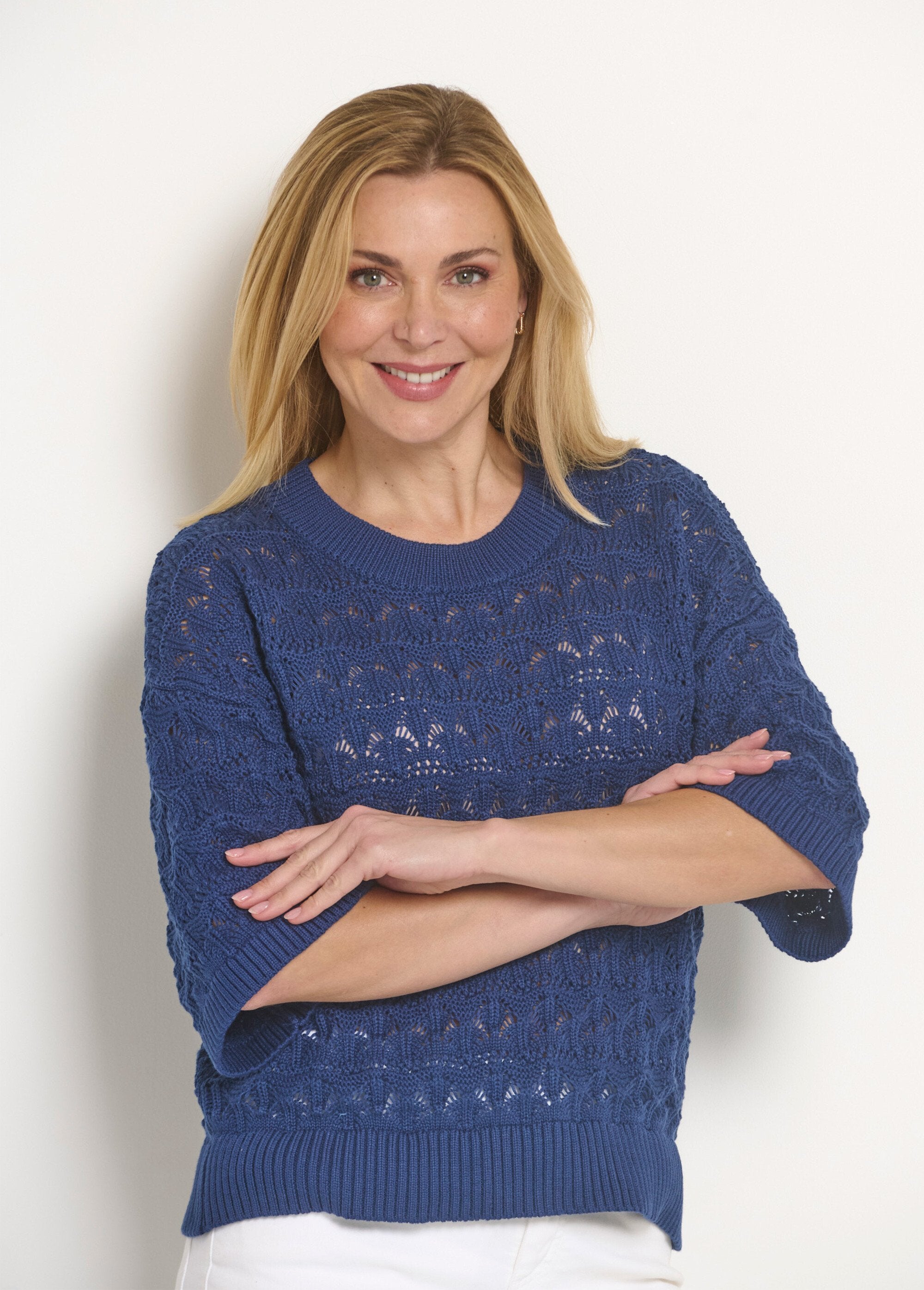 Opengewerkte_trui_met_korte_mouwen_Indigo_DE1_slim