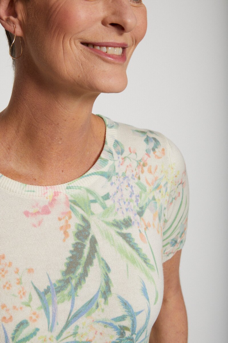 Trui_met_bloemenprint_en_korte_mouwen_Beige_et_vert_DE1_slim